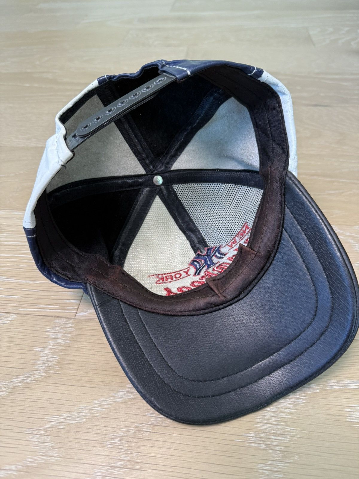 MLB Vintage New York Yankees Leather SnapBack Baseball Hat Size ONE SIZE - 14 Thumbnail
