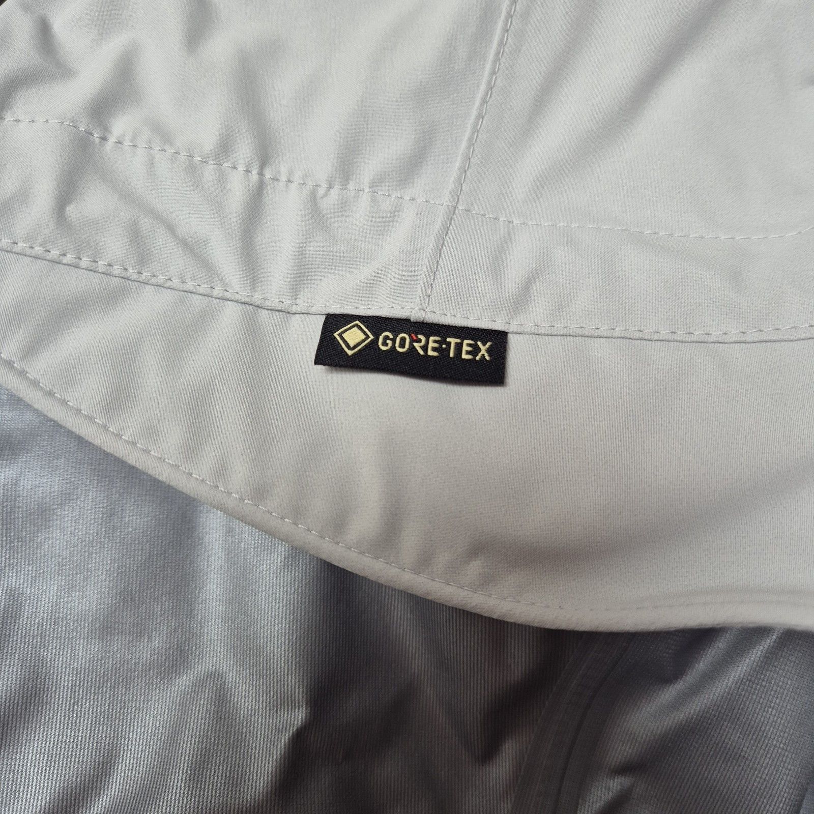 Palace Palace Gore-Tex 3L Showerman Hood Cloud Grey S/M New SS25 Size ONE SIZE - 7 Thumbnail