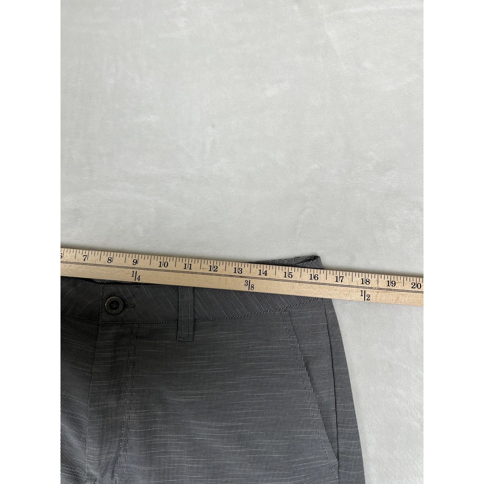 TravisMathew Travis Mathew Shorts Mens 32 Gray Check Golf Chino Performan Size US 32 / EU 48 - 3 Thumbnail