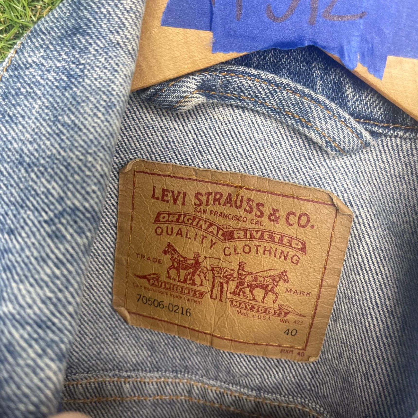Levi's VINTAGE Levi's Jacket Mens 40 Blue Denim Made USA Bomber Trucker 70506-0216 90s Size US XXS / EU 40 - 7 Thumbnail