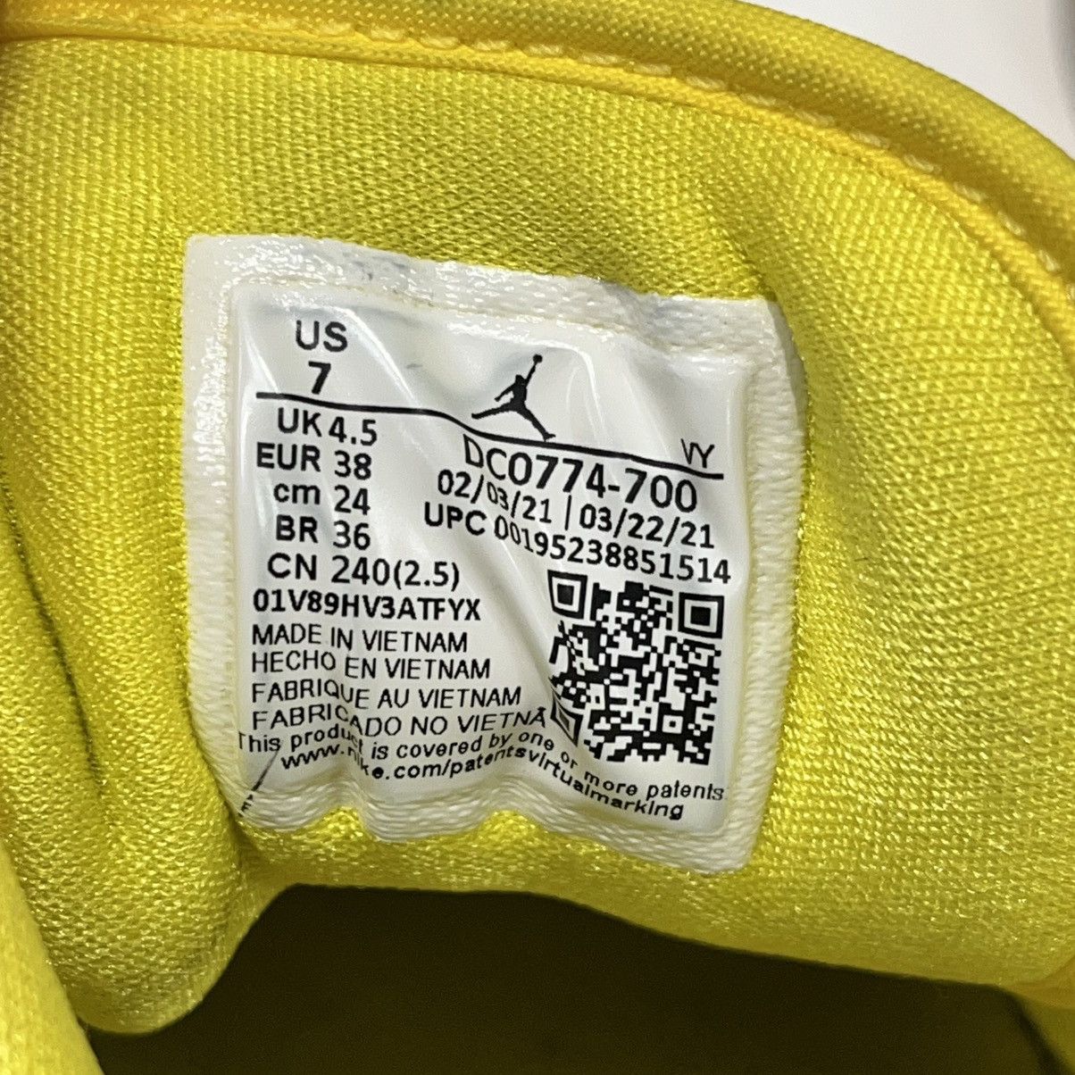 Nike Air Jordan 1 Low Yellow Strike (W) Size US 7 / IT 37 - 12 Thumbnail