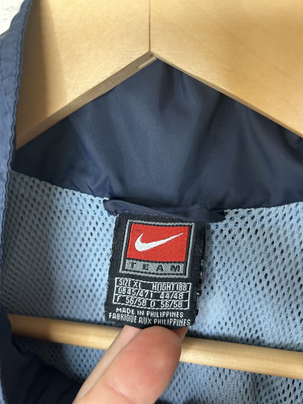 Nike Vintage Nike Glasgow Rangers Nylon Jacket Size US XL / EU 56 / 4 - 10 Thumbnail