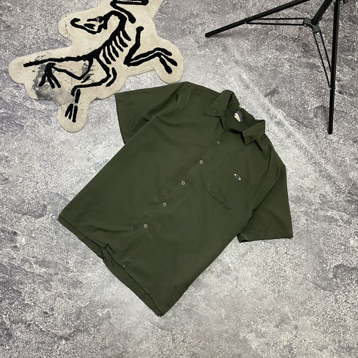 Oakley Vintage Oakley Softwear Small Metal logo y2k 90’s shirt Size US L / EU 52-54 / 3 - 1 Thumbnail