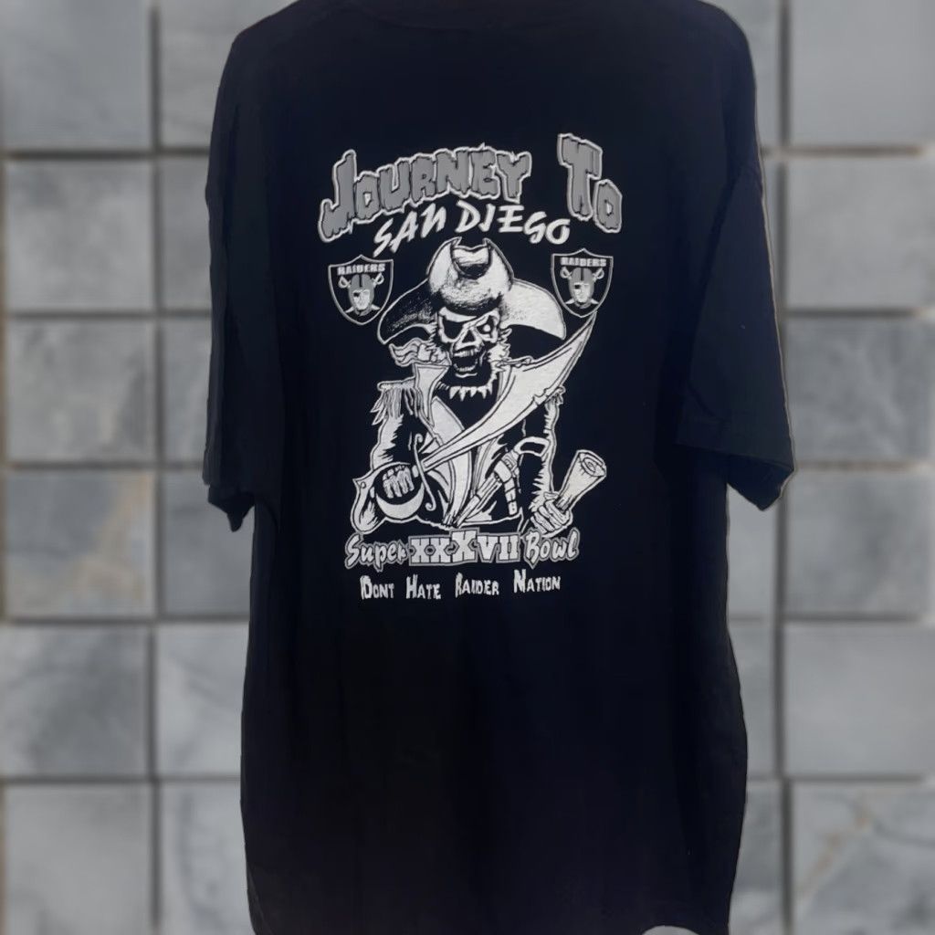 Vintage VINTAGE Oakland Raiders Journey to San Diego T Shirt Black 2XL Super Bowl XXXVII Men Short Sleeve 90s NFL Size US XXL / EU 58 / 5 - 1 Thumbnail