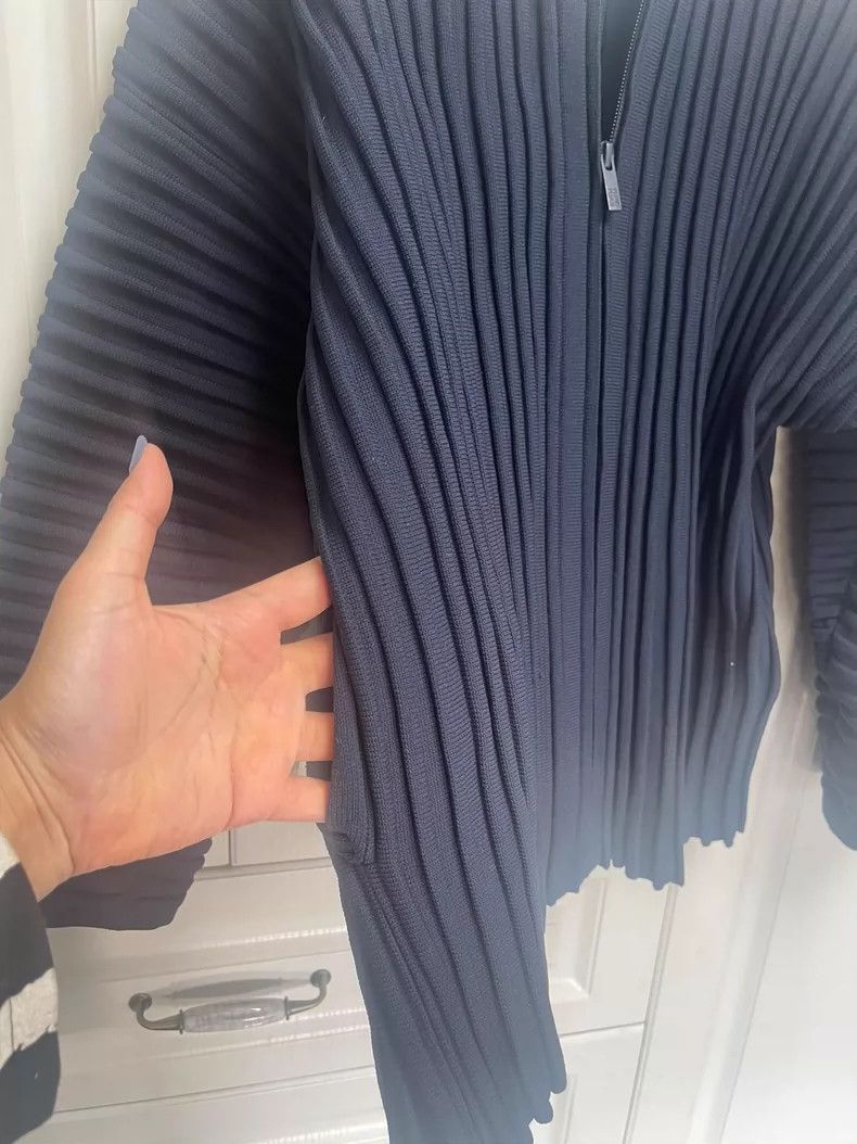 Issey Miyake Issey Miyake Blue and black pleated coat Size L / US 10 / IT 46 - 2 Thumbnail