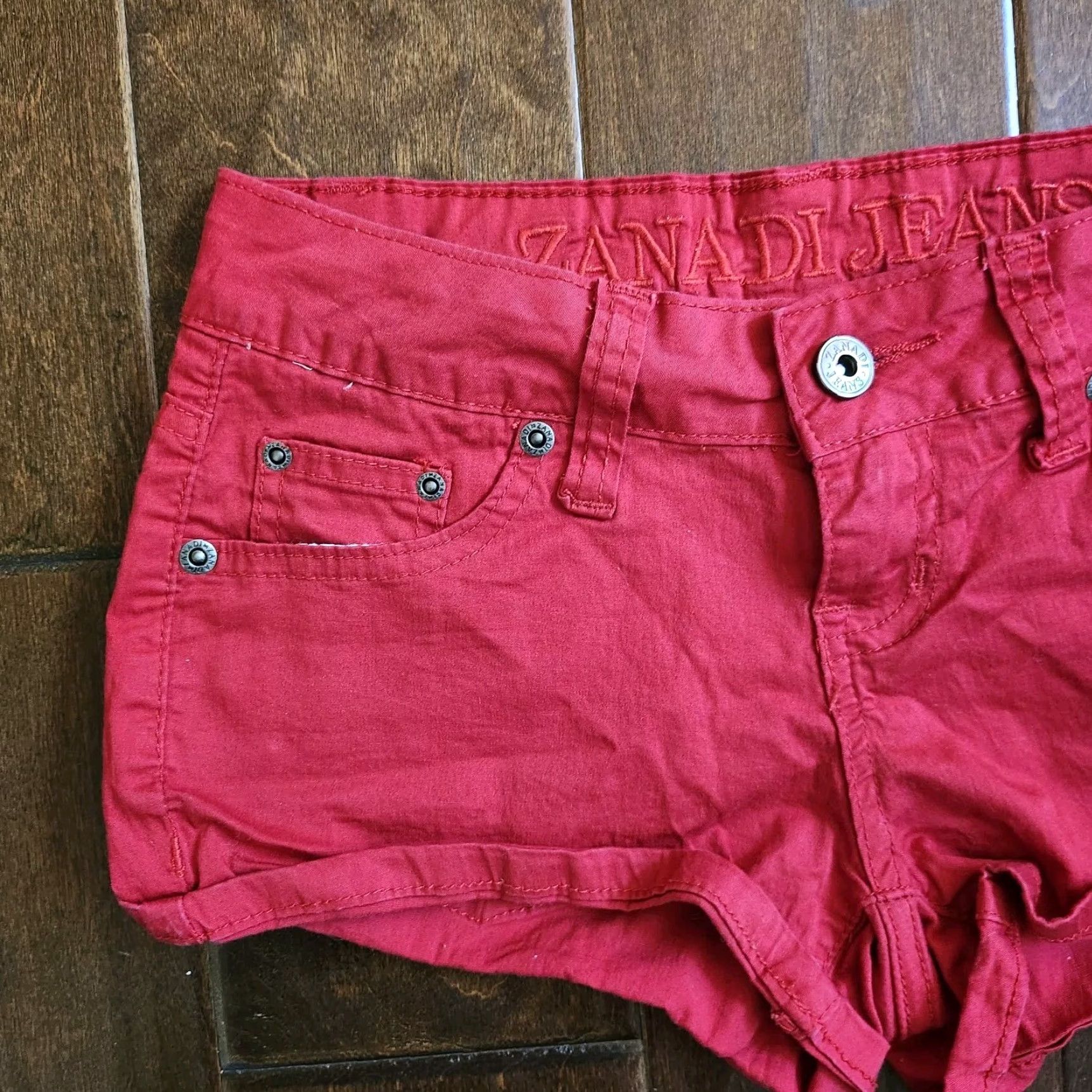 Vintage Zana Di Shorts Women's Red Denim Cotton Spandex Size 0 Casual Party/Cocktail Travel Easy Care Button Closure Vintage No Size 25" / US 0 / IT 36 - 3 Thumbnail