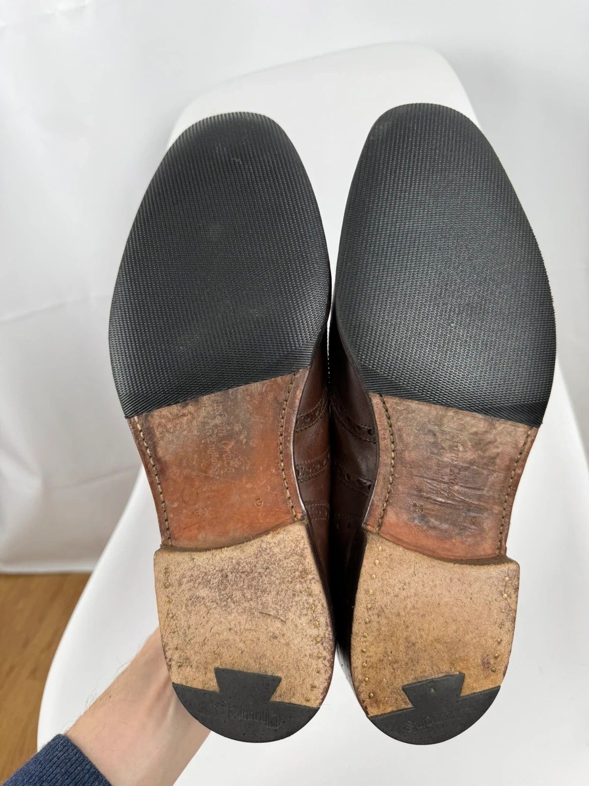 Church's Churchs Oxford Brogues Genuine Leather size 9.5 Size US 10.5 / EU 43-44 - 7 Thumbnail