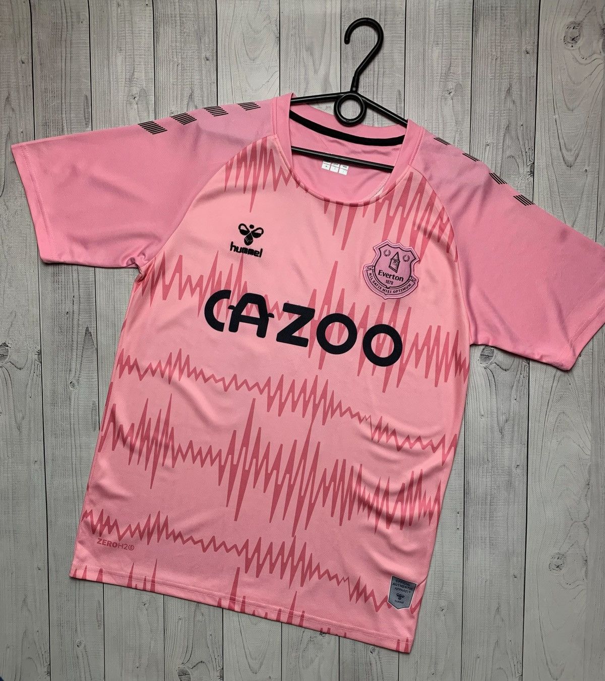 Vintage Vintage Everton 19 James soccer jersey pink rare size M Size US M / EU 48-50 / 2 - 2 Thumbnail