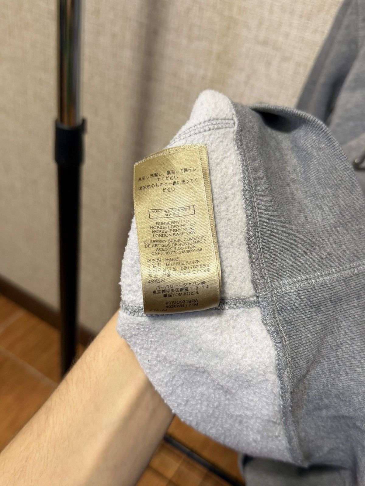 Burberry BURBERRY CHECKED HOOD GREY HOODIE Size US S / EU 44-46 / 1 - 9 Thumbnail