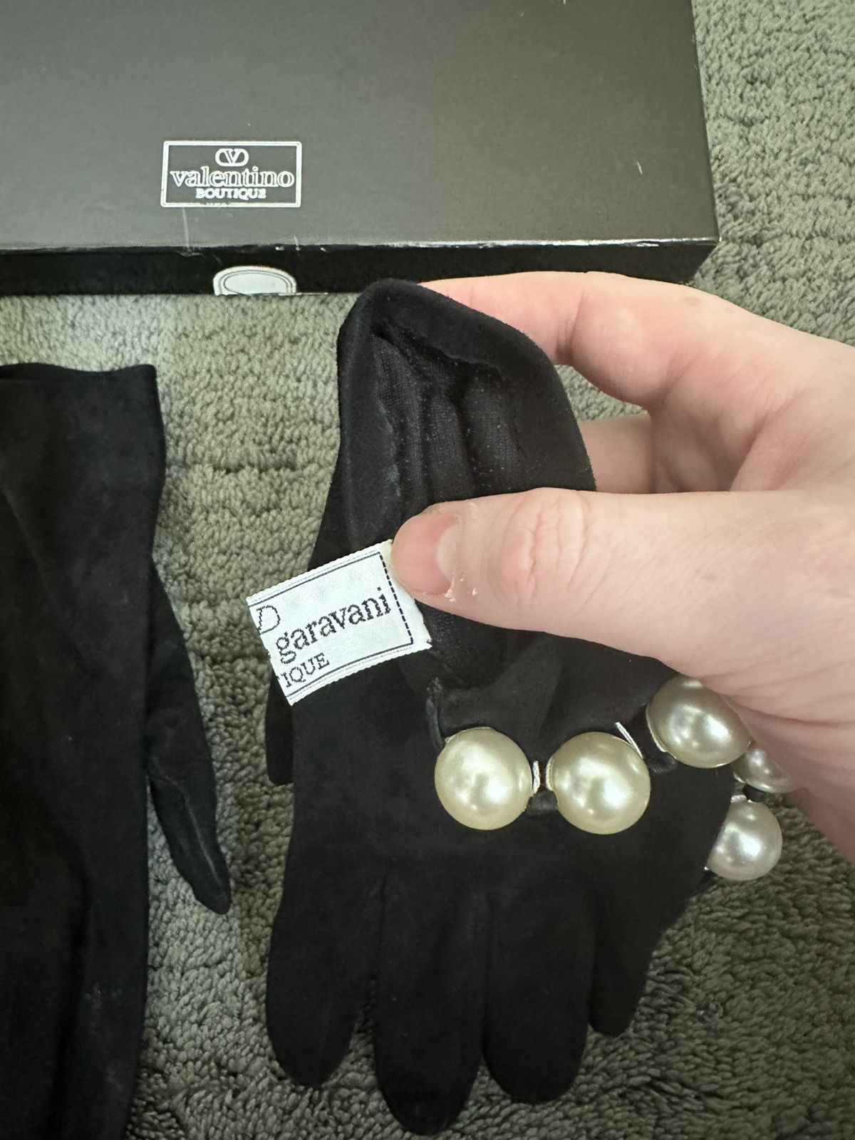 Valentino Archive Valentino 90’s Runway Suede Gloves Pearl Buttons Size ONE SIZE - 3 Thumbnail