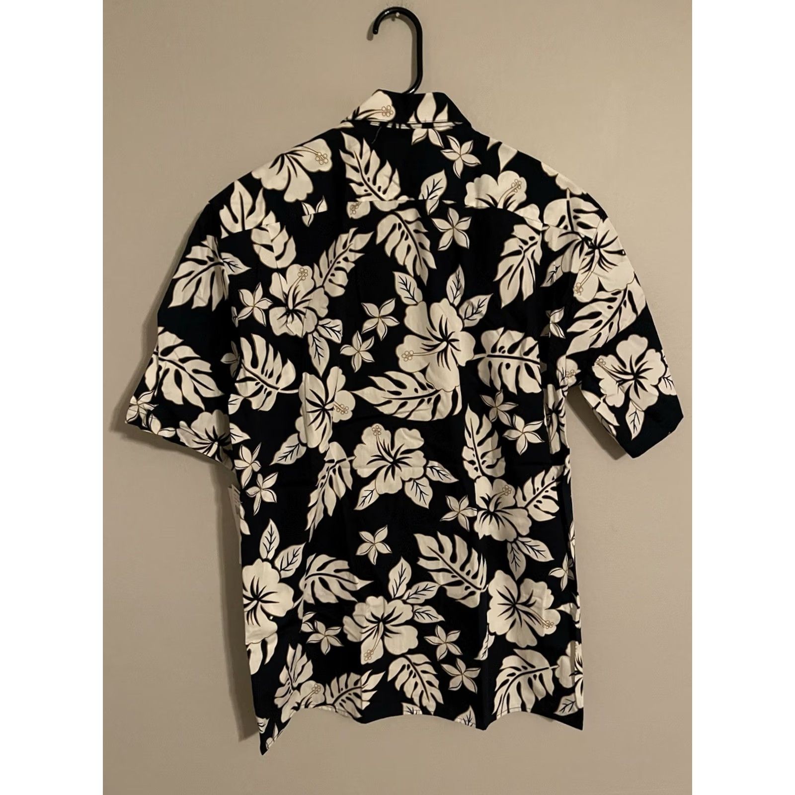 Hilo Hattie Hilo Hattie Shirt S/ Button-Up Navy Floral Hawaiian Shirt - Men Small - New - Cotton - Short Sleeve - Casual - Navy/Multicolor - Hawaiian Theme Size US S / EU 44-46 / 1 - 5 Thumbnail