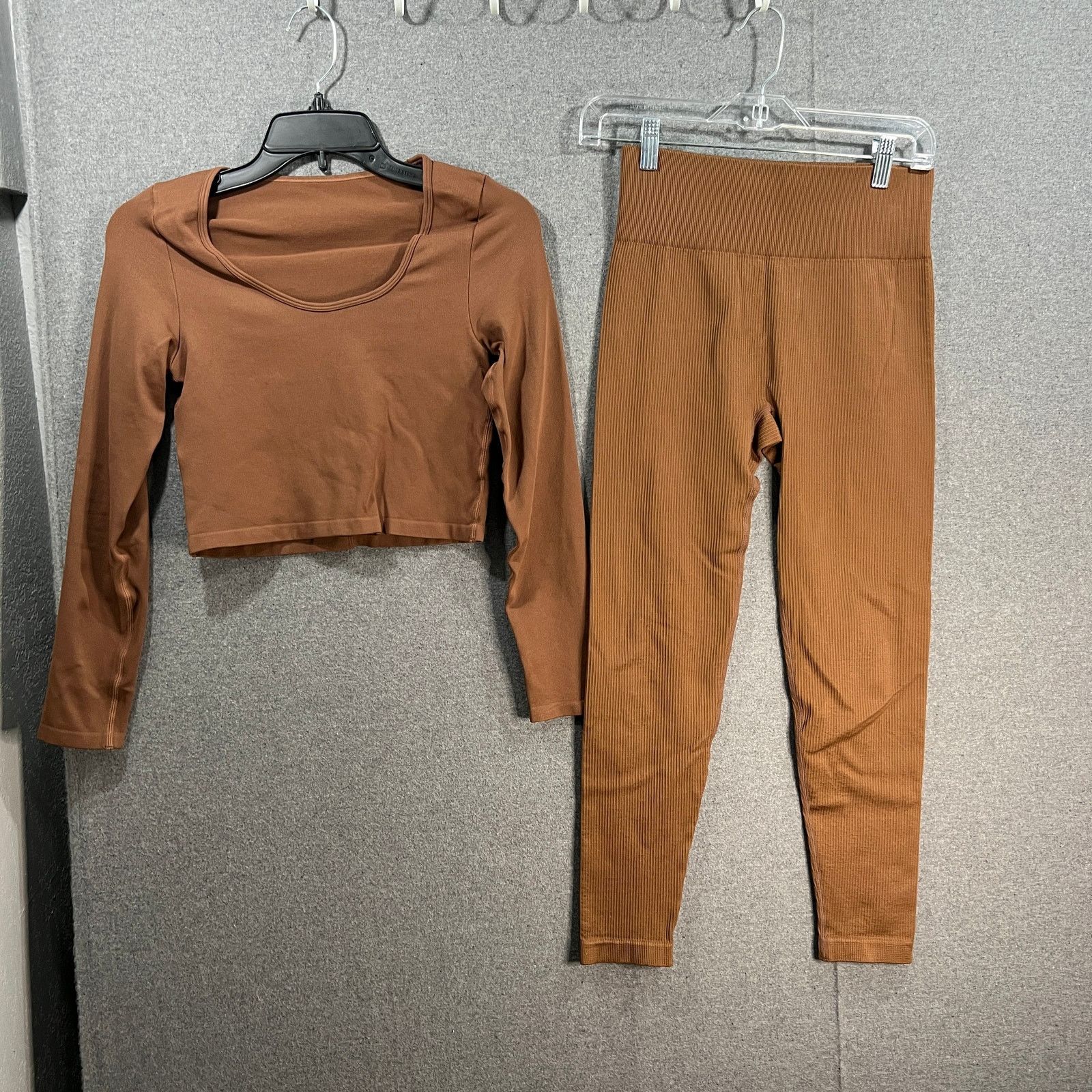 Other OQQ 2 PC Crop Long Sleeve Top and Short Bottom Brown Size M / US 6-8 / IT 42-44 - 1 Thumbnail