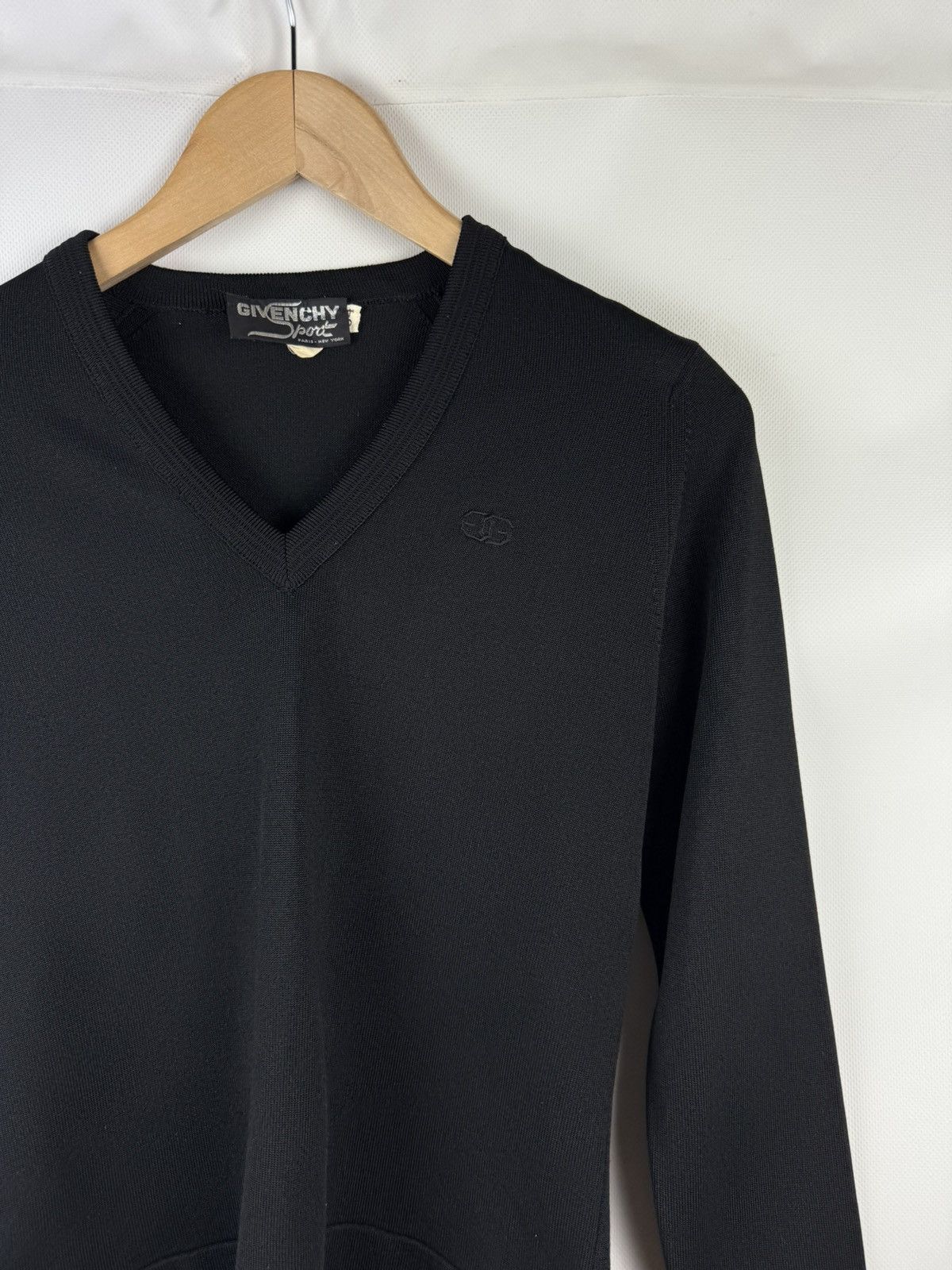Givenchy Givenchy Vintage Ladies V-Neck Lightweight Sweater Pullover Size XS / US 0-2 / IT 36-38 - 5 Thumbnail