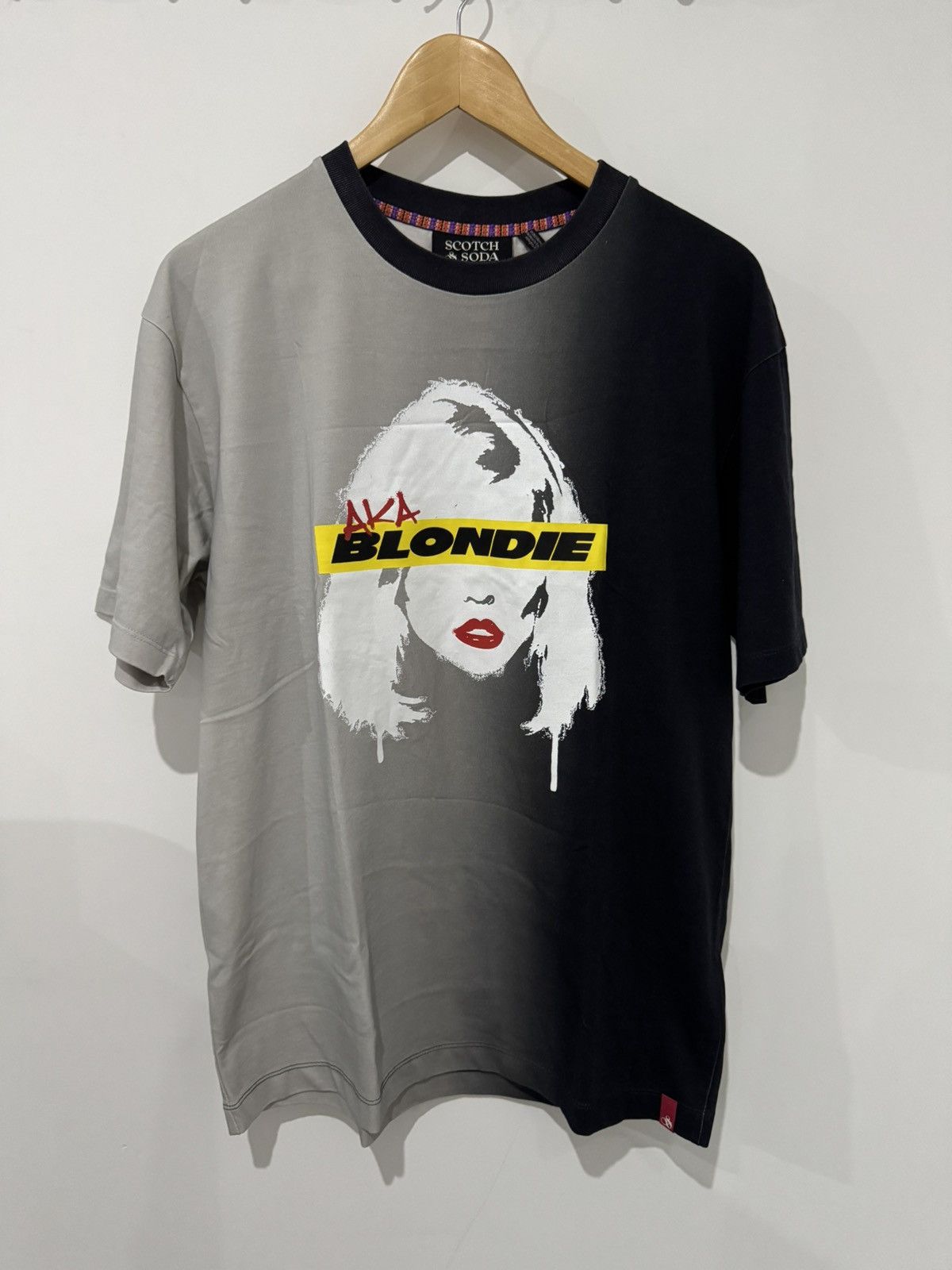 Scotch & Soda Blondie collection drop shoulder Size US M / EU 48-50 / 2 - 1 Thumbnail