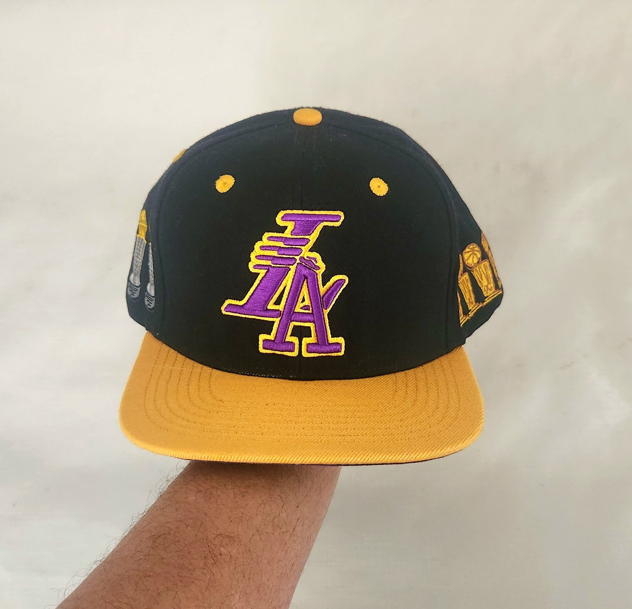 Homage Lebron James Homage Home RARE Limited LA Los Angeles Lakers Size ONE SIZE - 2 Thumbnail