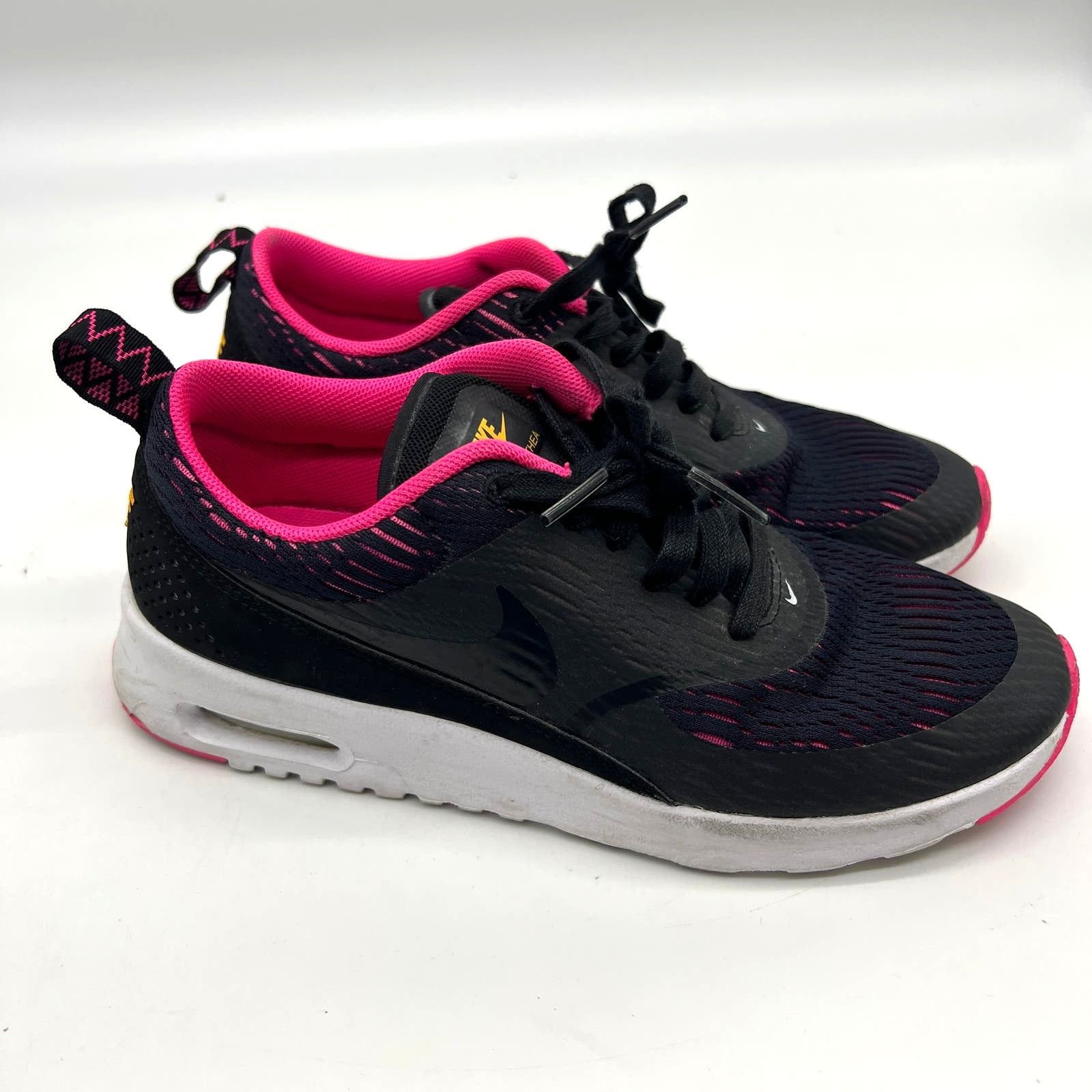 Nike Nike Women's Athletic Shoes Size 6 US Black Pink Size US 6 / IT 36 - 2 Thumbnail