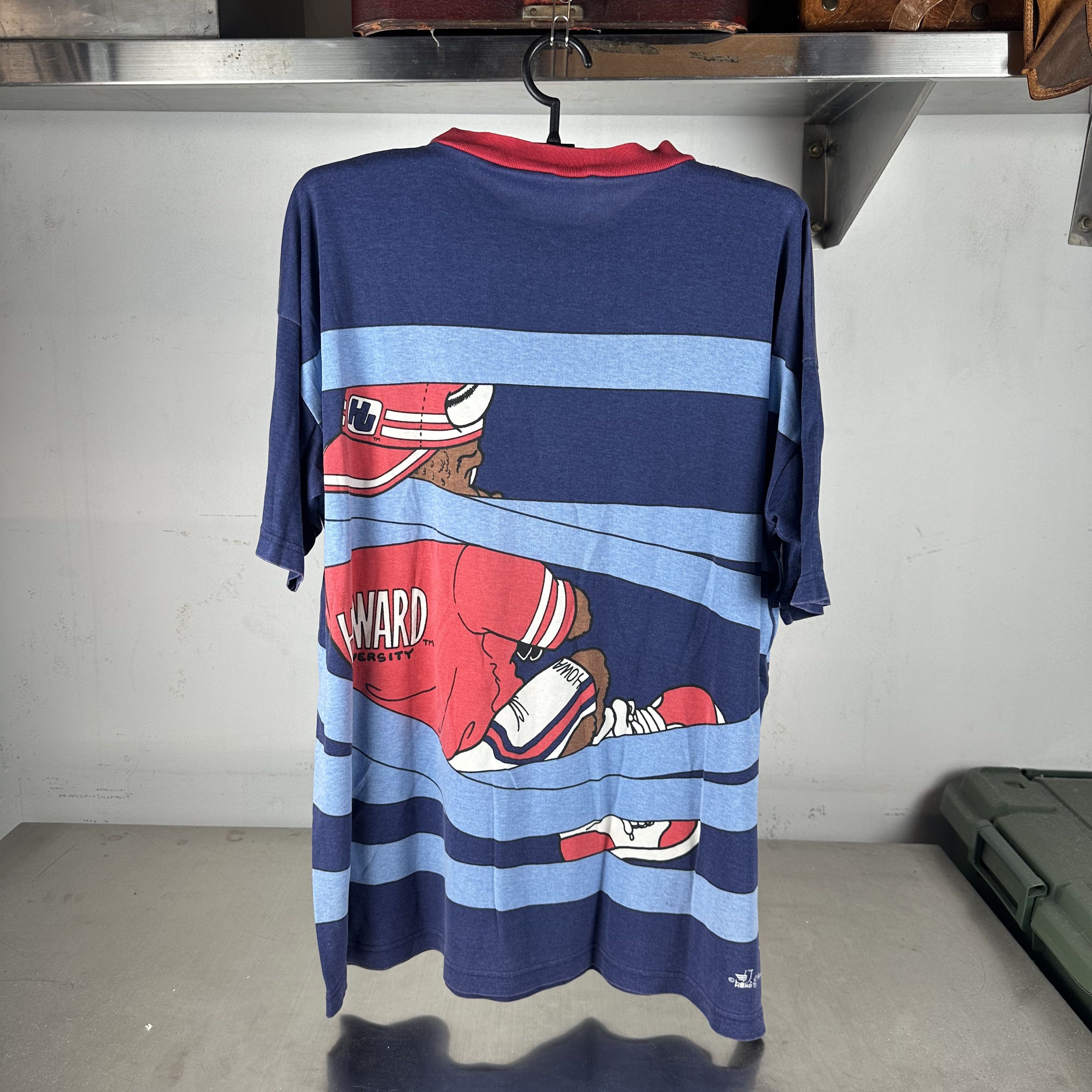 Vintage ​​​​90s Howard University Bison Mascot NCAA AOP T-shirt Size US XL / EU 56 / 4 - 3 Thumbnail
