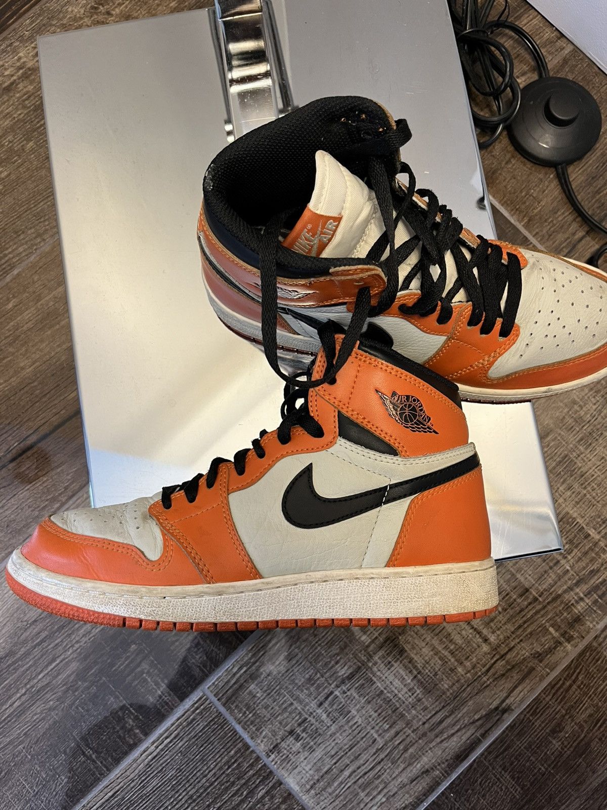 Jordan Brand Air Jordan 1 Retro High OG Shattered Backboard Away 2016 Size US 6 / EU 39 - 6 Thumbnail