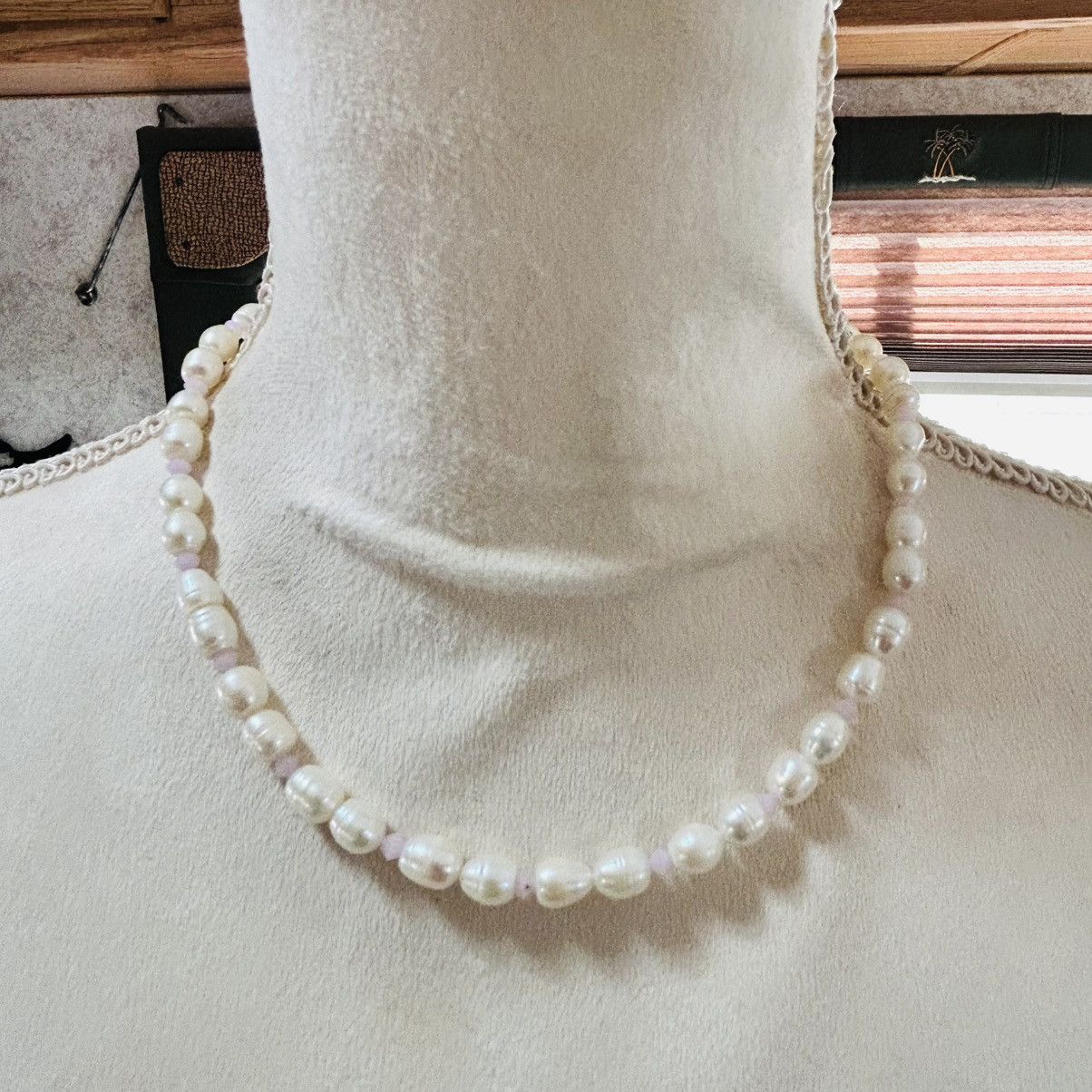 Handmade Handcrafted genuine freshwater pearl rose quartz necklace Size ONE SIZE - 2 Thumbnail