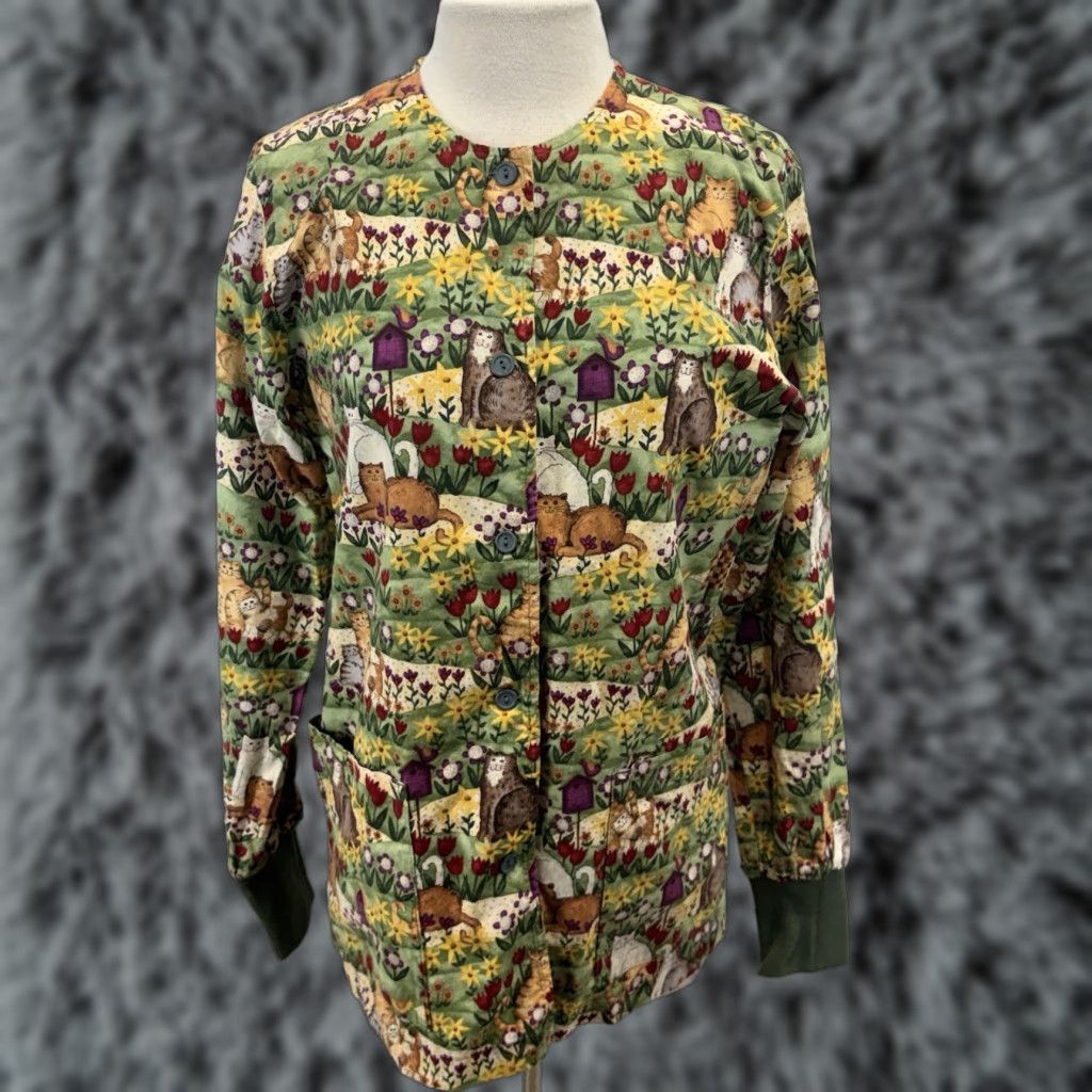 Folk Peaches Uniforms Scrub Top Women’s Small Folk Art Style Cats Birdhouses Multi-Color Cotton S Women Size S / US 4 / IT 40 - 1 Thumbnail