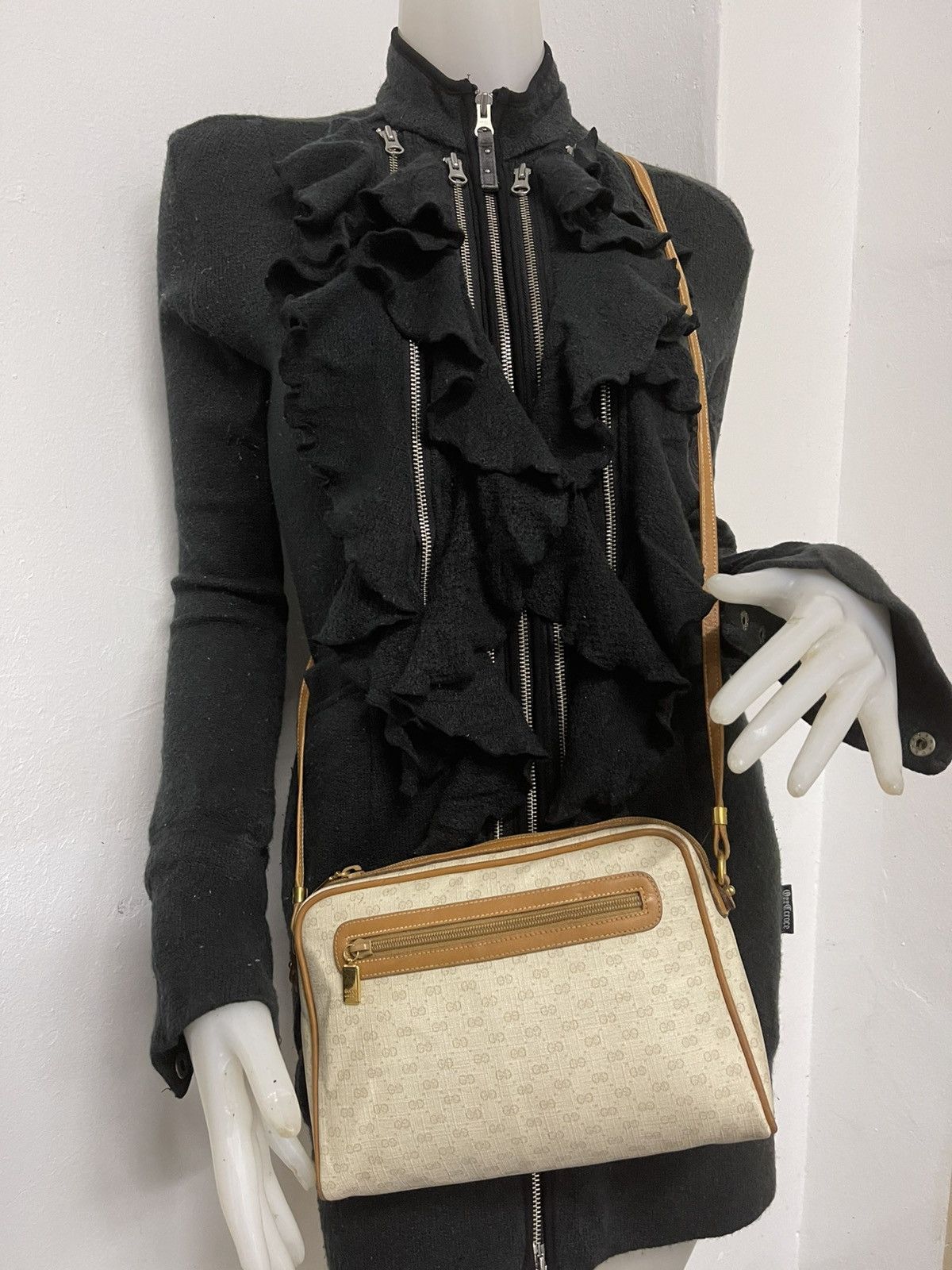 Gucci × Vintage Vintage GUCCI Micro Logo Crossbody Handbag Size ONE SIZE - 18 Thumbnail