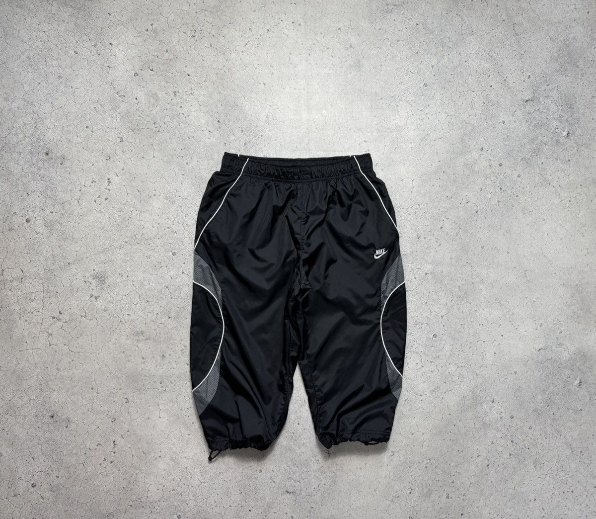 Nike Nike Vintage Nylon Shorts Swoosh Drill Y2K Size US 30 / EU 46 - 1 Thumbnail