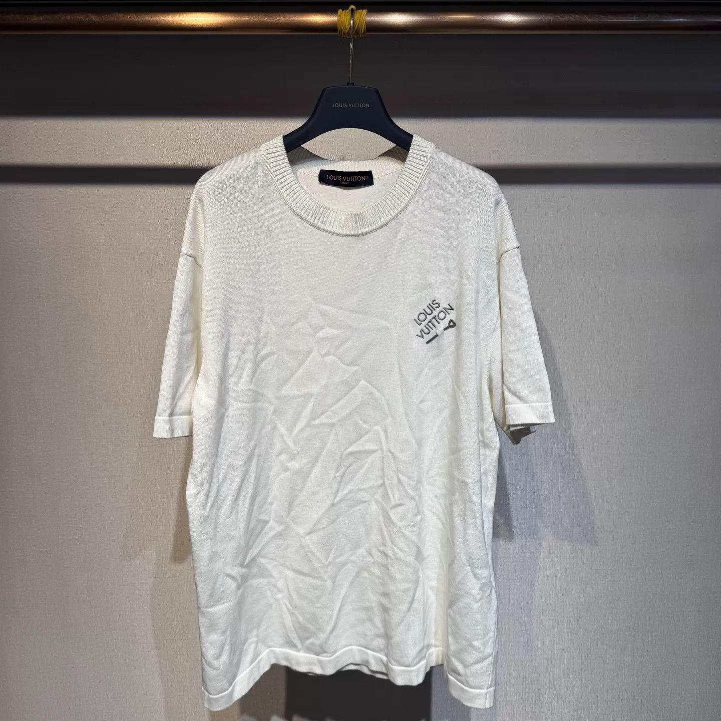 Louis Vuitton Louis Vuitton White Pin Short Sleeve L (New) Size US L / EU 52-54 / 3 - 1 Thumbnail