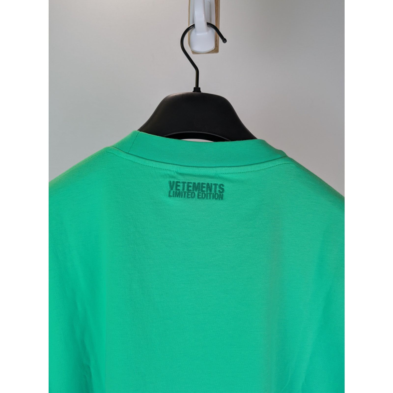 Vetements o1rshd1 Oval Logo Cropped Boxy T-Shirt in Green Size US L / EU 52-54 / 3 - 15 Thumbnail