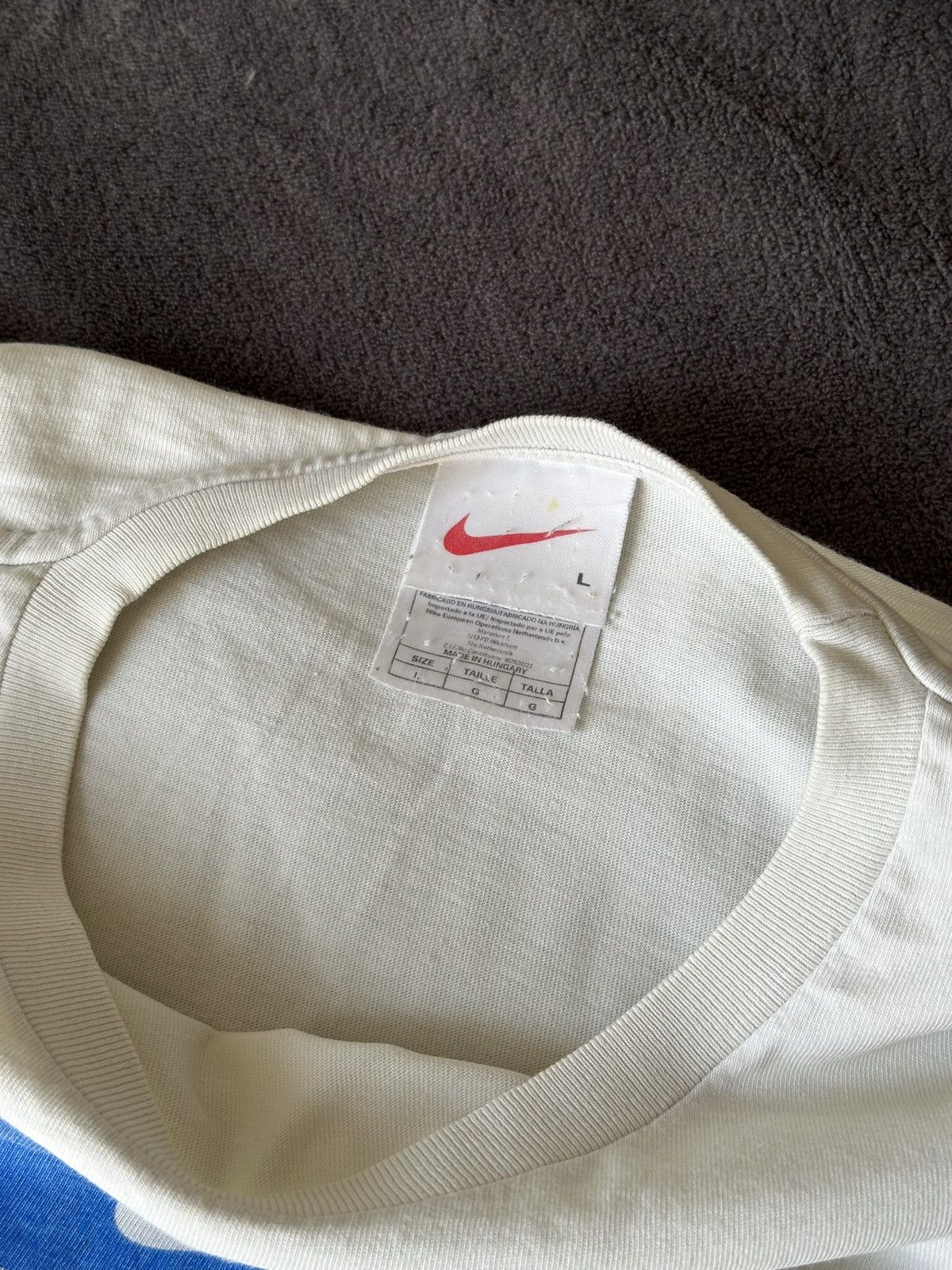 Nike × Vintage Vintage Nike Centre Logo White Tee Size US L / EU 52-54 / 3 - 5 Thumbnail