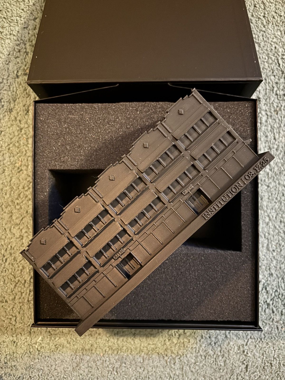 Kith KITH INSTITUTION INVITATION 2025 STORE SCULPTURE Size ONE SIZE - 3 Thumbnail