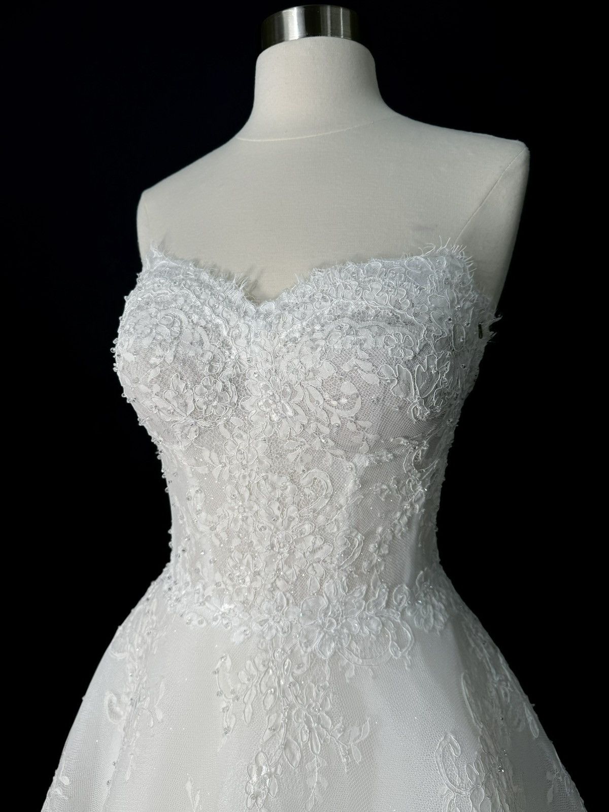 Other Preloved US 8-10 Anna Augusta French corded lace Bridal Gown Size L / US 10 / IT 46 - 4 Thumbnail