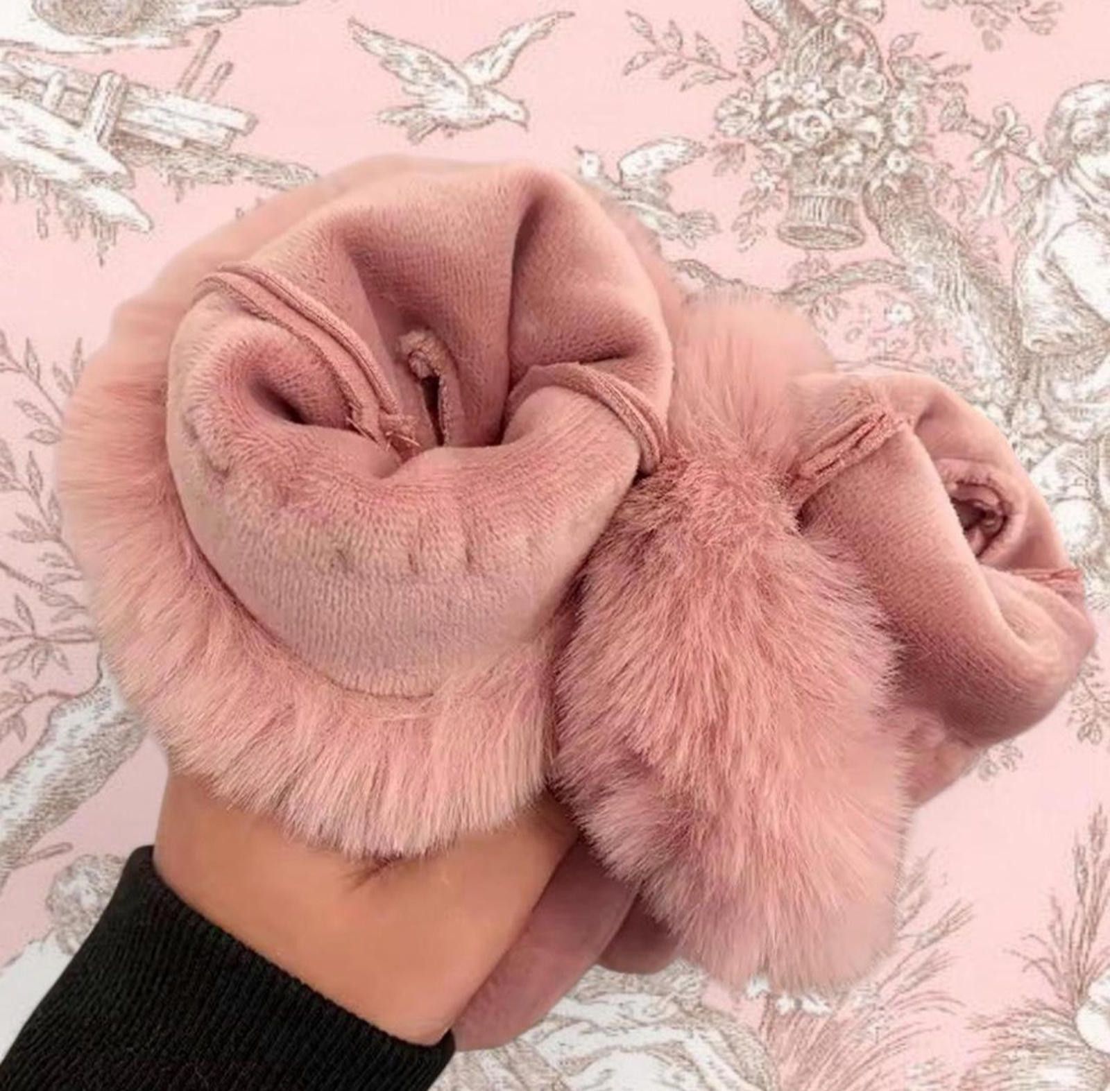 Other Pink Fur Soft Glam Women’s Gloves Size ONE SIZE - 2 Thumbnail