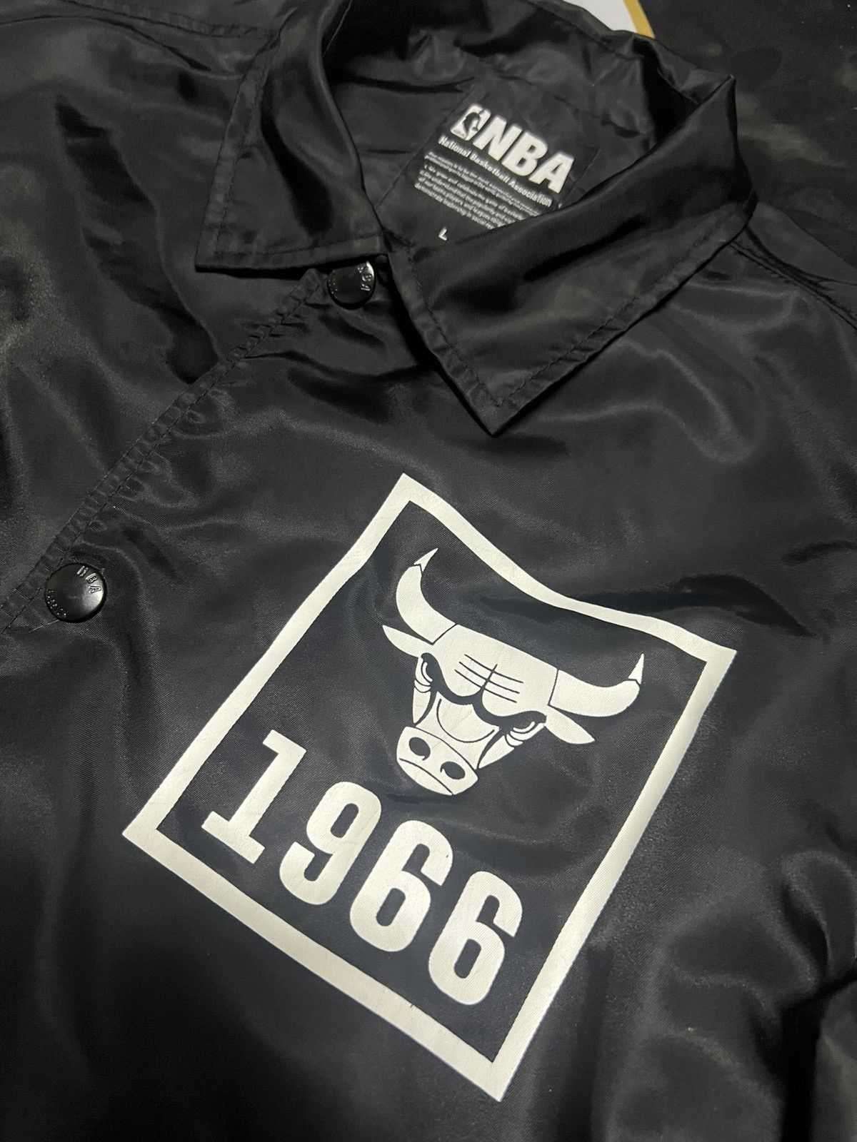 NBA NBA Chicago Bulls TaeYang Style Men’s Long Shirket Jackets Size US L / EU 52-54 / 3 - 5 Thumbnail