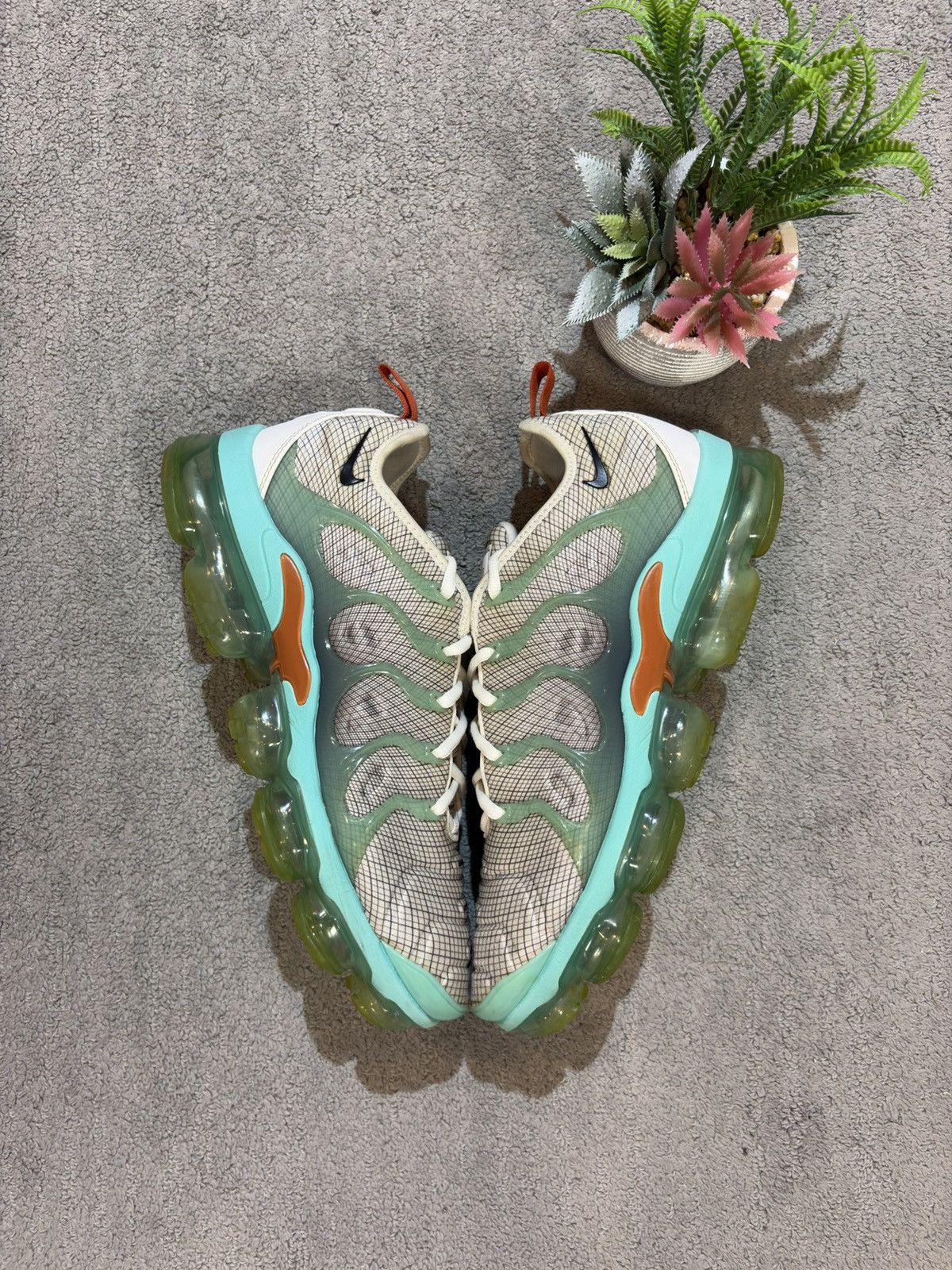 Nike Nike Air Vapormax Plus White Aurora Green 924453-107 Size US 10.5 / EU 43-44 - 6 Thumbnail