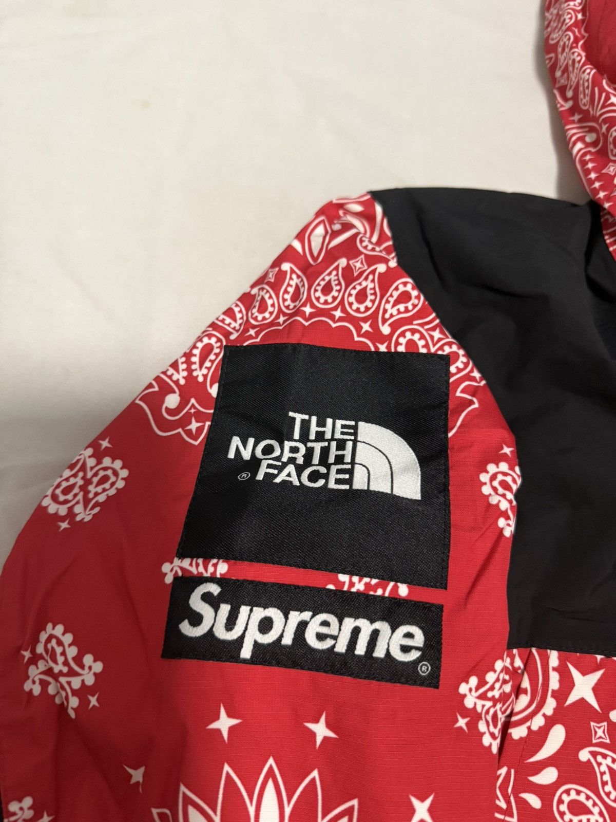 Supreme × The North Face Supreme tnf north face red bandana paisley mountain Jacket Size US S / EU 44-46 / 1 - 2 Thumbnail