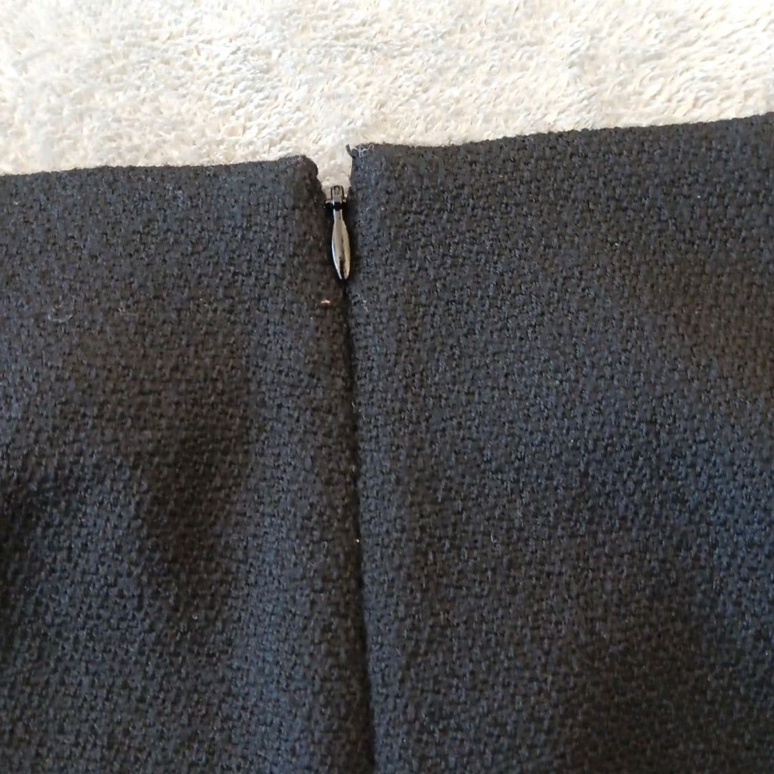 Talbots Talbots Skirt 6 Black Knee Length Lined Slit Knit Wool Blend Wool Polyester Pencil Women Regular Vinyl? Size 28" / US 6 / IT 42 - 5 Thumbnail