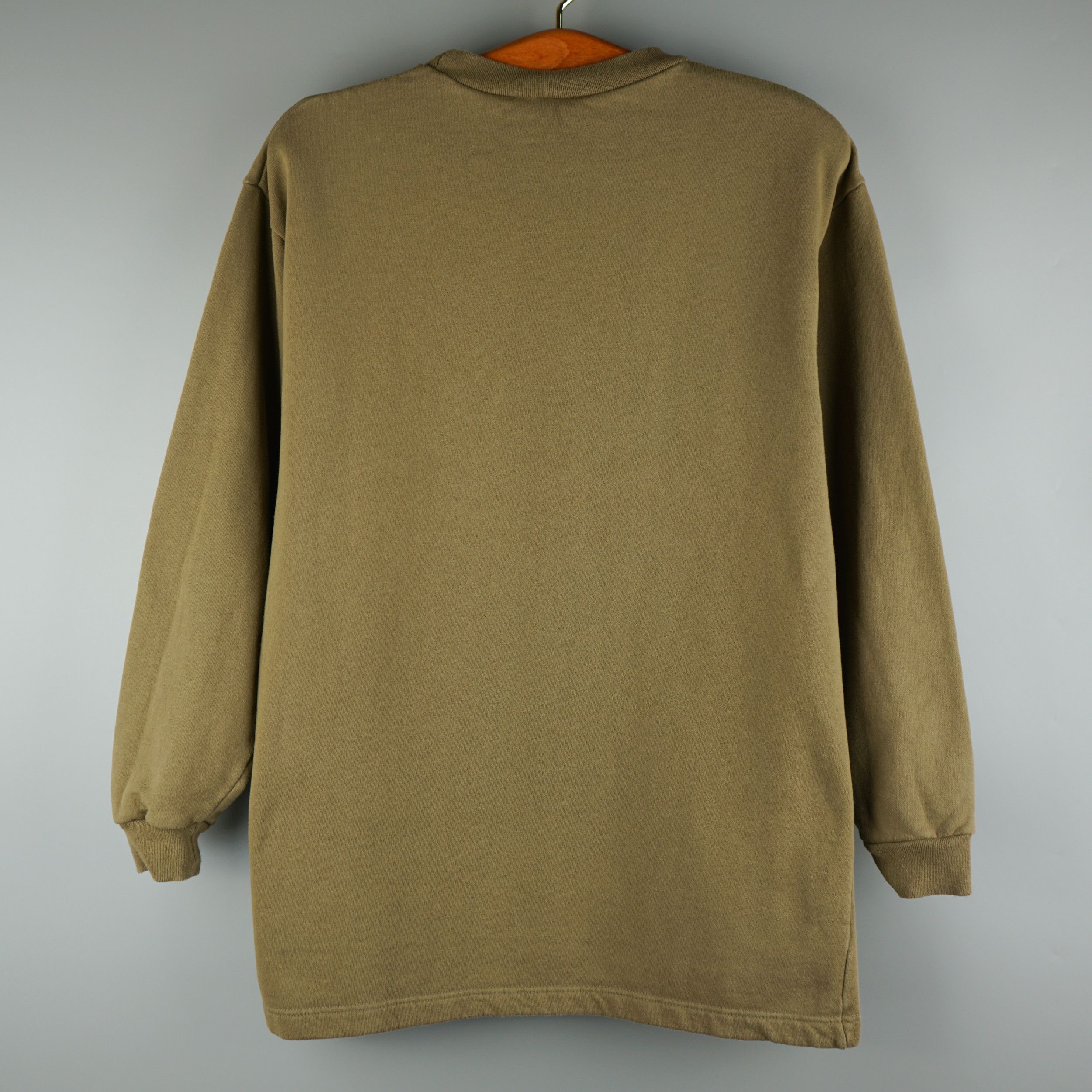 Vintage Vintage 2001 Lara Croft Tomb Rider Angelina Jolie Sweatshirt Size US M / EU 48-50 / 2 - 5 Thumbnail