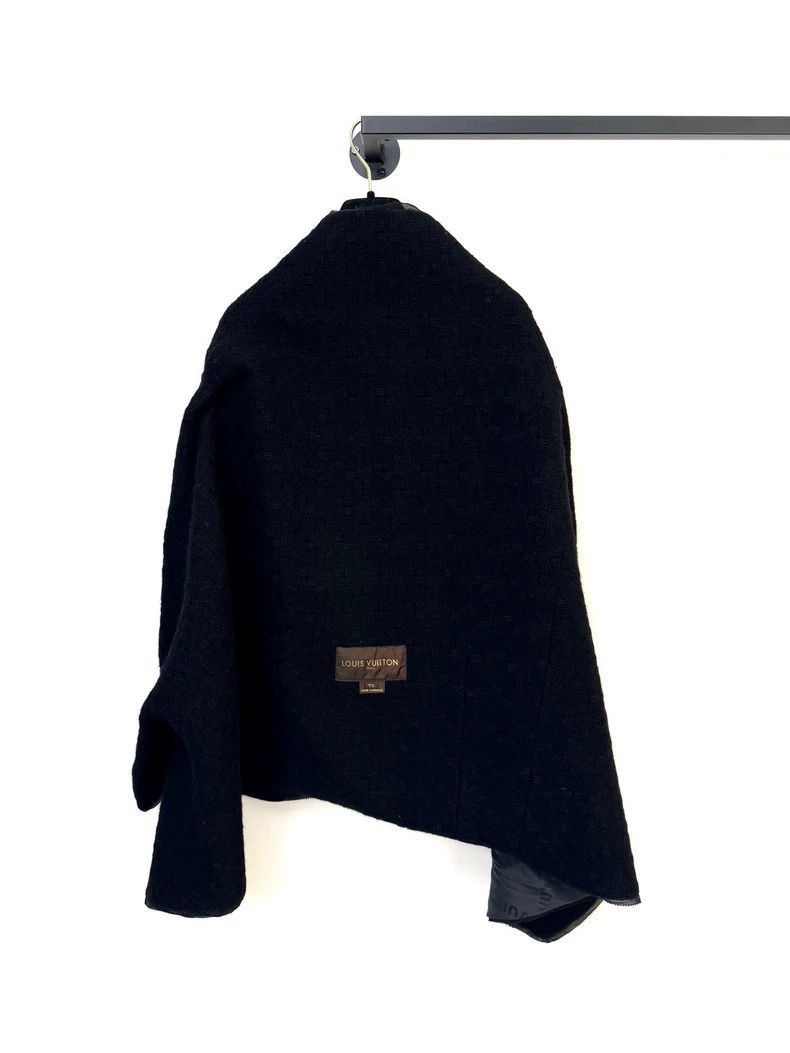Louis Vuitton Louis Vuitton Logo Cape Shawl -2505 Size XXS / US 00 / IT 34 - 2 Thumbnail