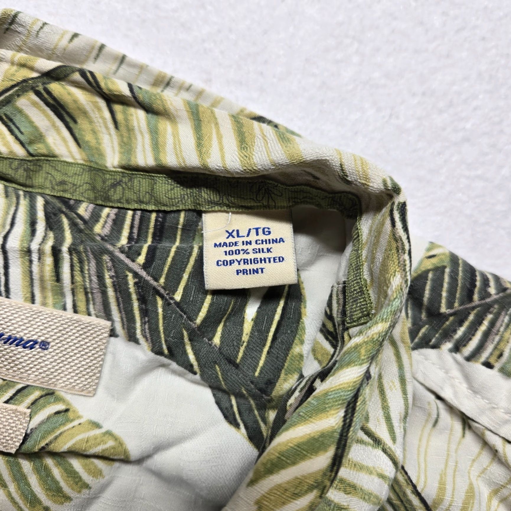 Tommy Bahama VINTAGE Tommy Bahama Shirt Men’s XL Short Sleeve Hawaiian Button-Up Woven Silk Beige Floral Summer Size US XL / EU 56 / 4 - 6 Thumbnail