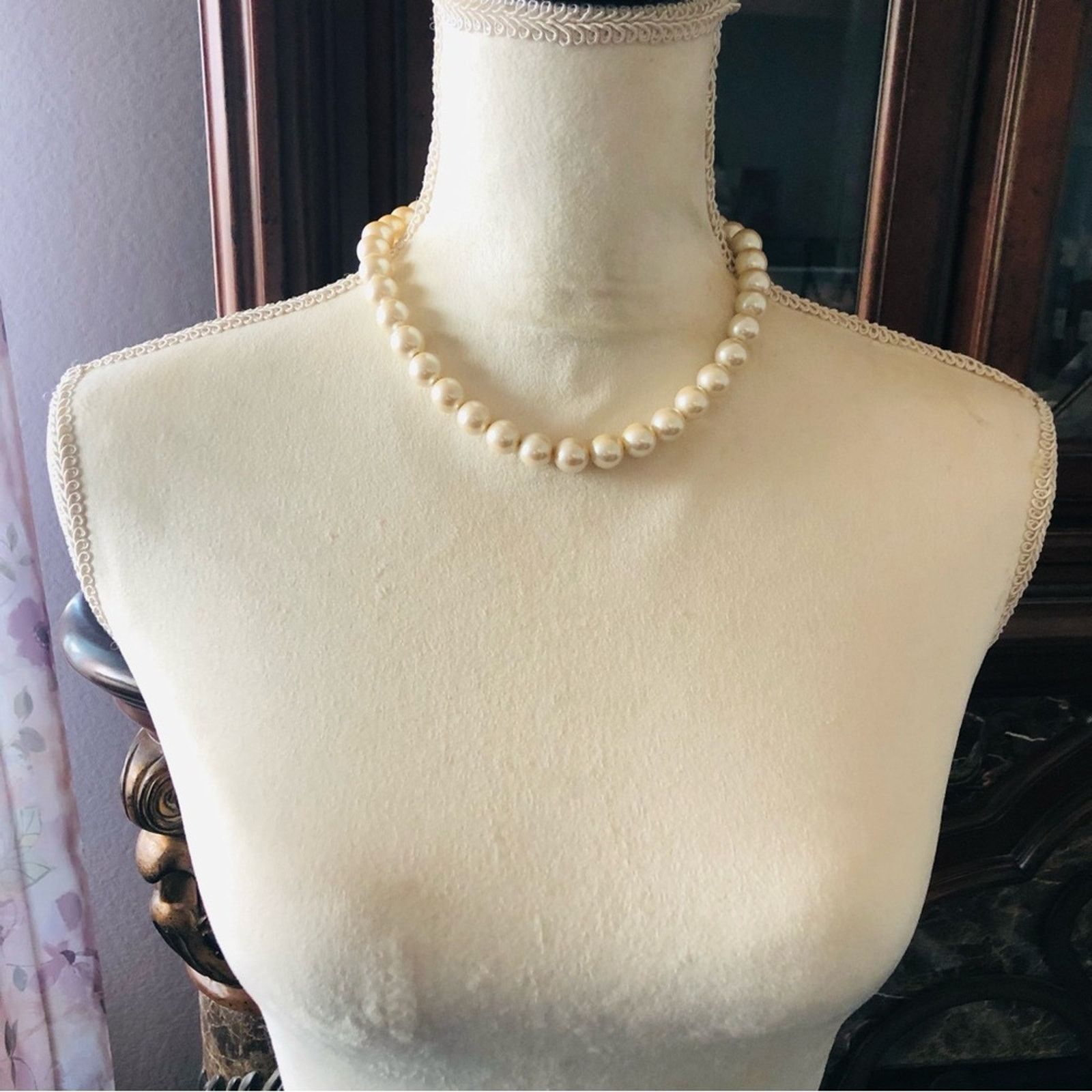 Vintage Vintage iridescent cream glass pearl bead necklace Size ONE SIZE - 7 Thumbnail