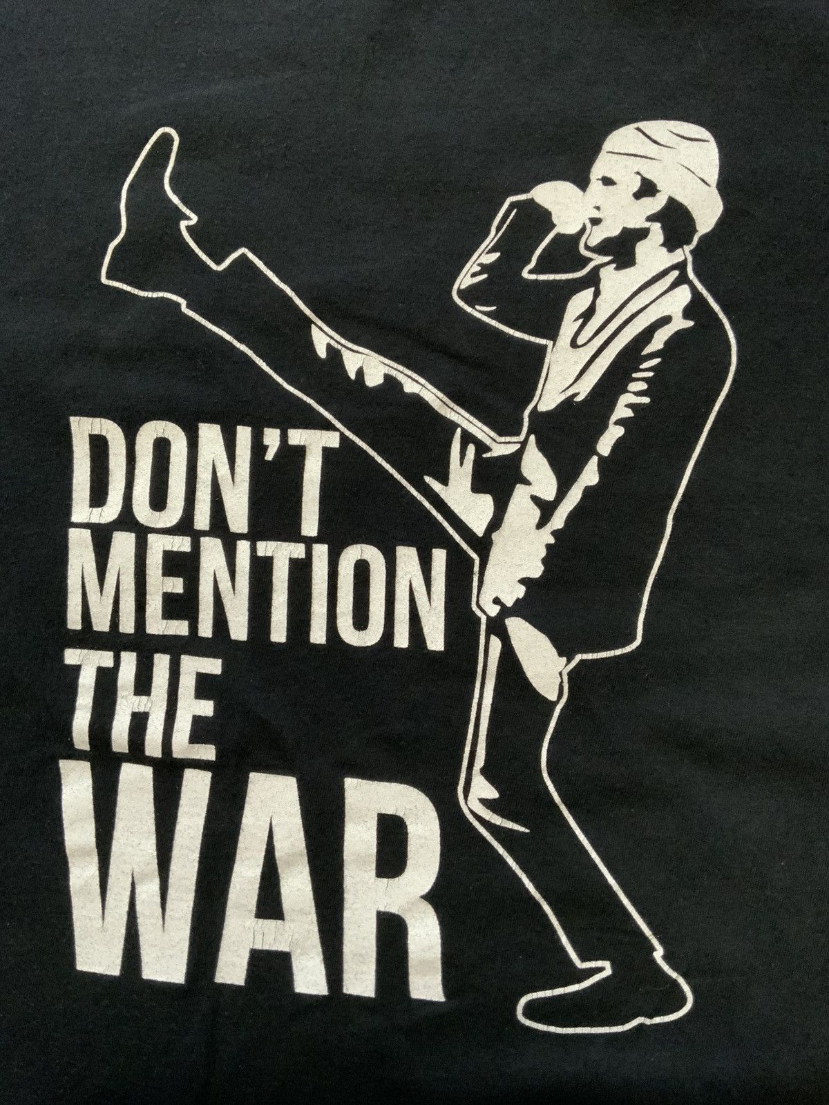 American Apparel Fawlty Towers Dont Mention The War The Germans TV T-Shirt Size US L / EU 52-54 / 3 - 5 Thumbnail