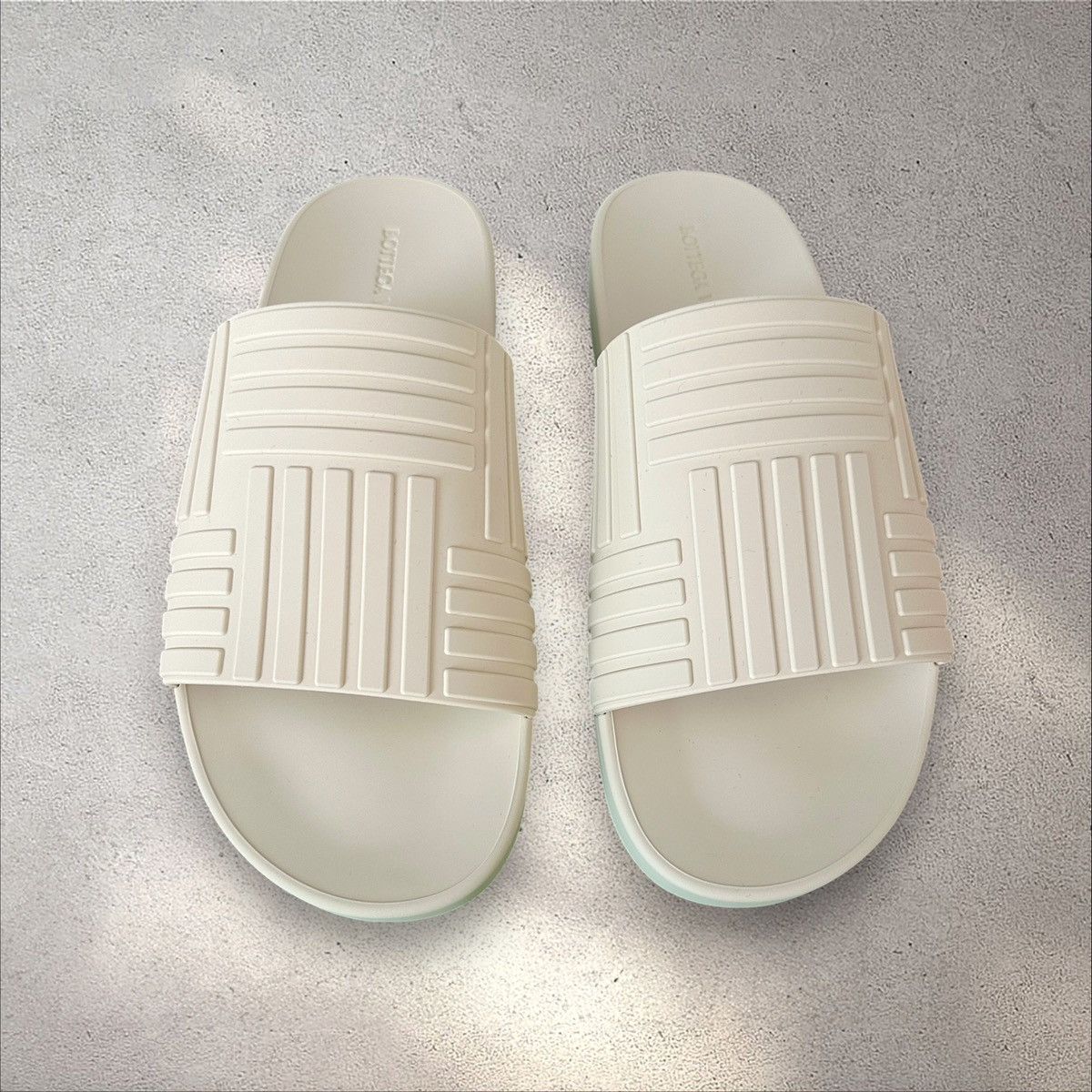 Bottega Veneta Bottega Veneta Rubber Slide Sandals Size US 7 / EU 40 - 2 Thumbnail