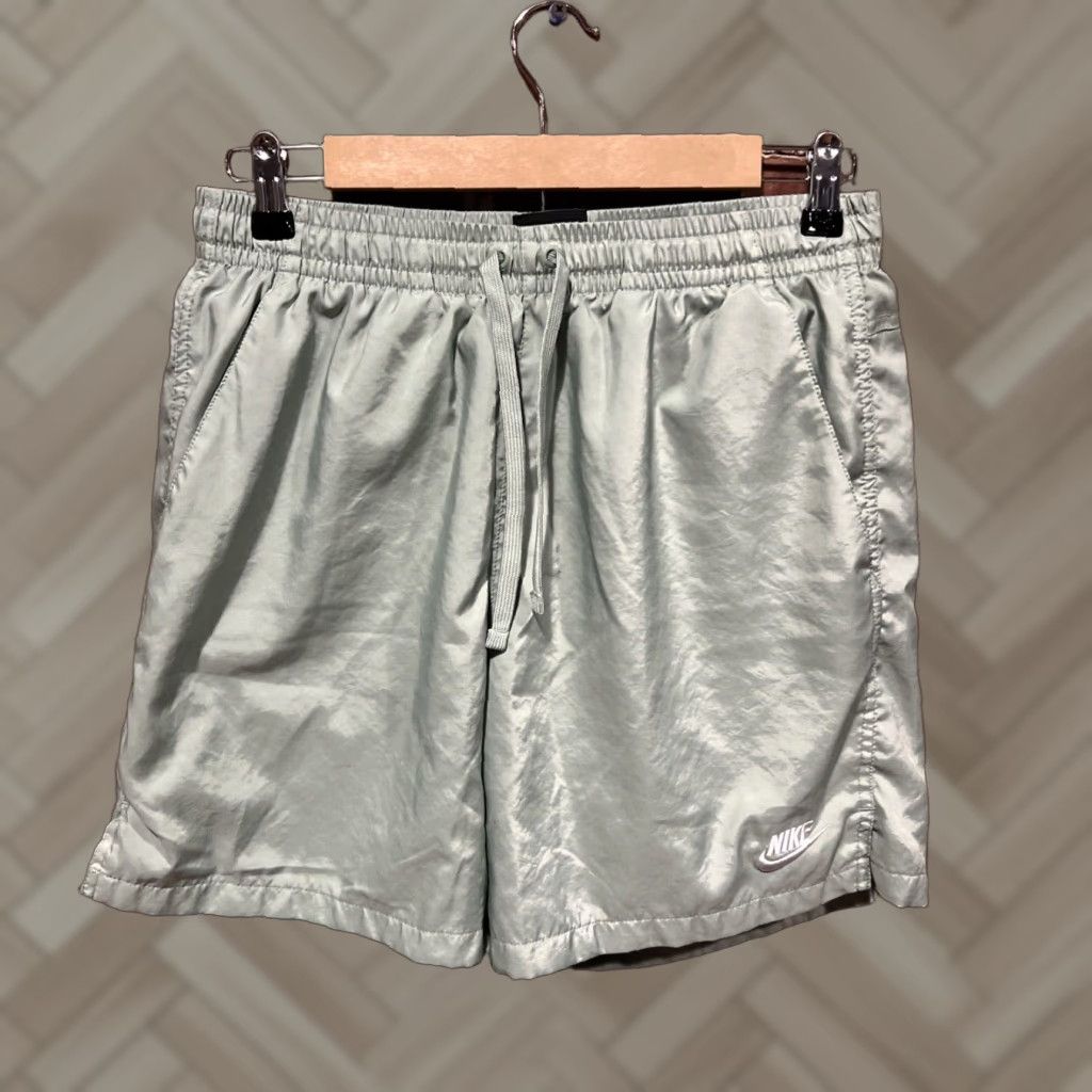 Nike Nike Sportswear Essentials Woven Flow Shorts Mens M Green Nike Sportswear Woven Flow Nylon Shorts AR2382 Size US 31 - 1 Thumbnail