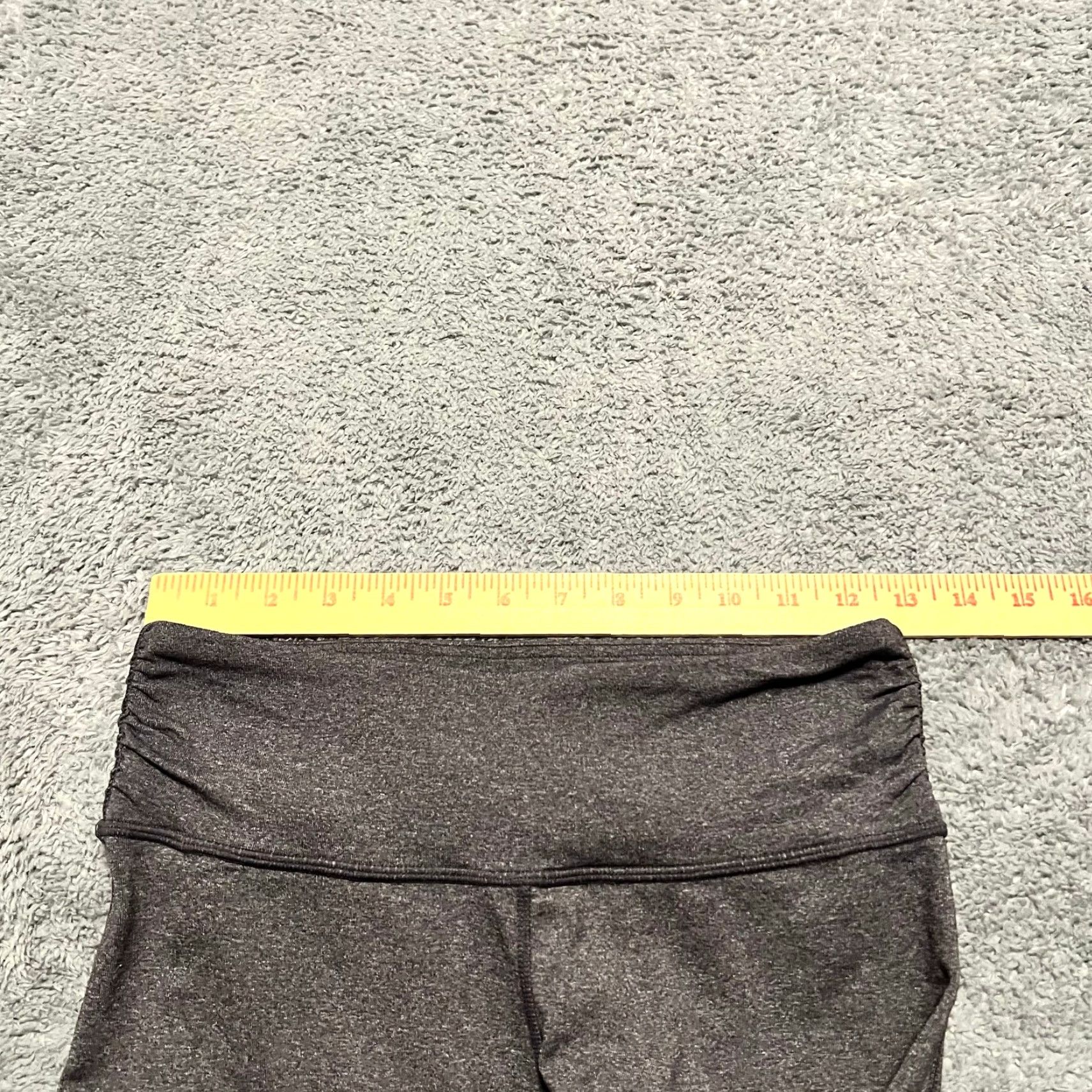 Lululemon Lululemon Crop Leggings Womens 6 Gray Ruched Zipper Back Bottom Capri Pants Size 28" / US 6 / IT 42 - 5 Thumbnail