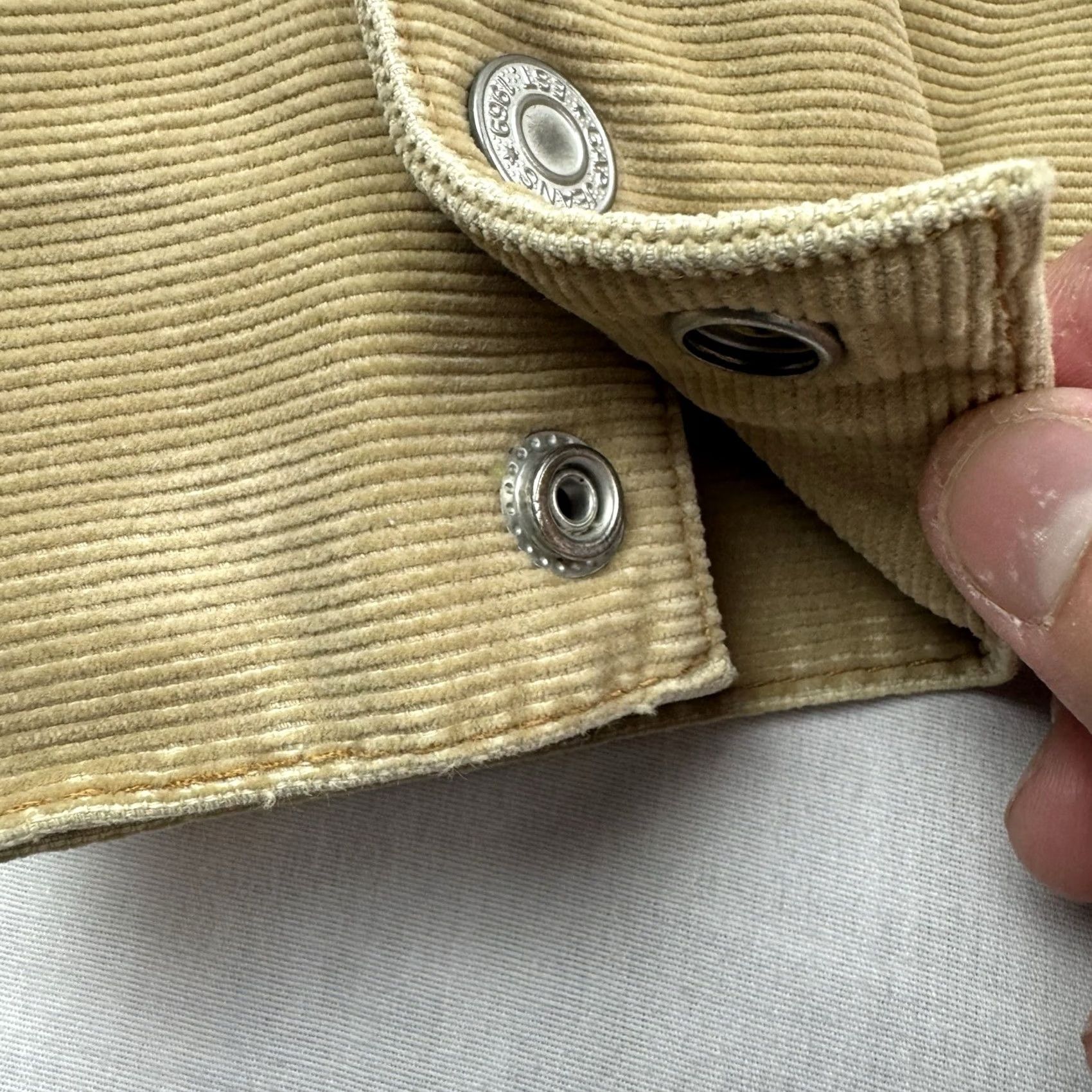 Gap VINTAGE Gap Corduroy Snap Up Jacket Womens M Beige Hipster 90s Y2K Fall 2003 Jacket Womens M Beige Hipster 90s Y2K Fall 2003 Size M / US 6-8 / IT 42-44 - 2 Thumbnail