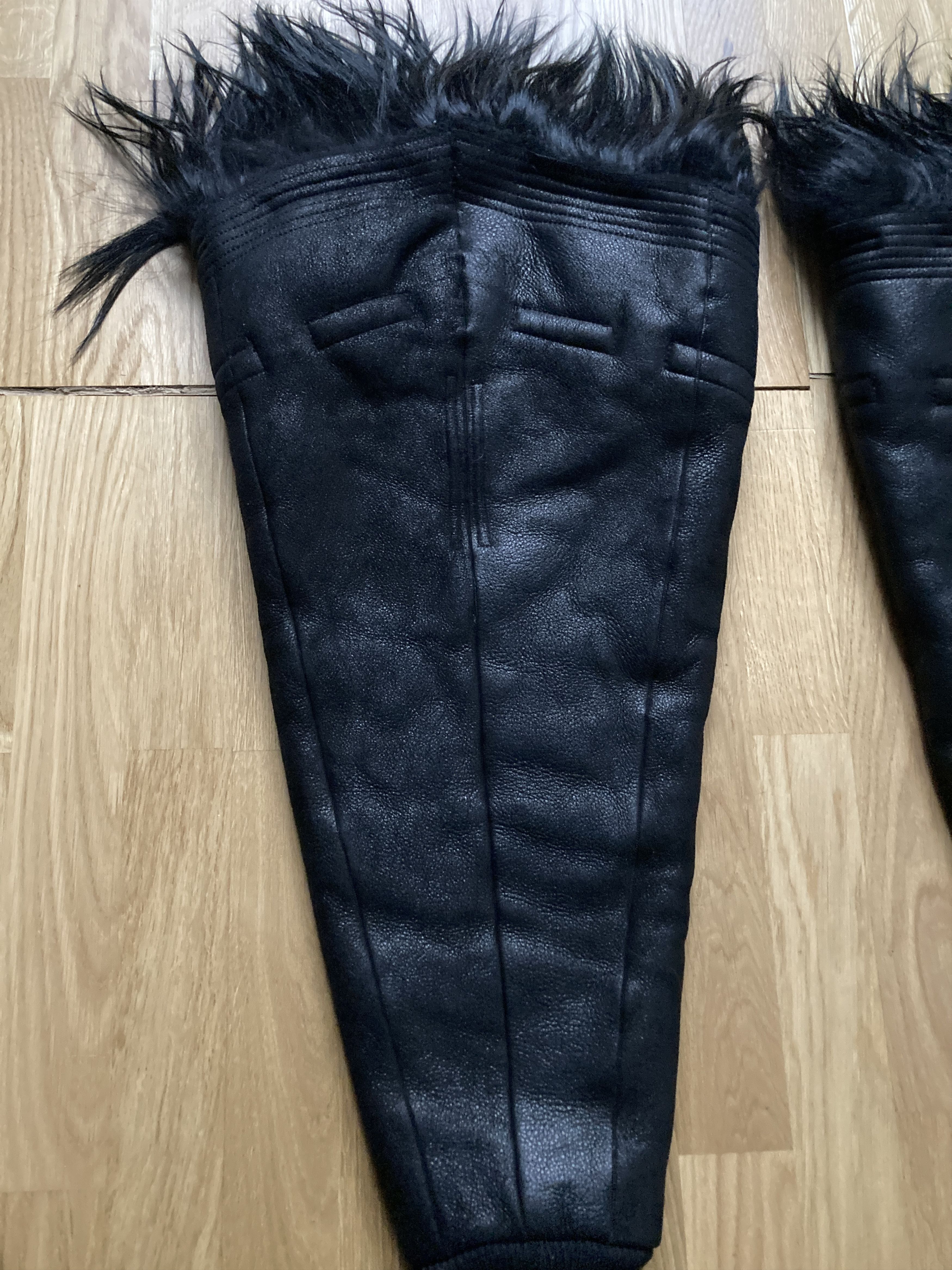 Rick Owens F/W 22 “STROBE” Shearling Leather Goat Hair Gauntlets Size ONE SIZE - 14 Thumbnail
