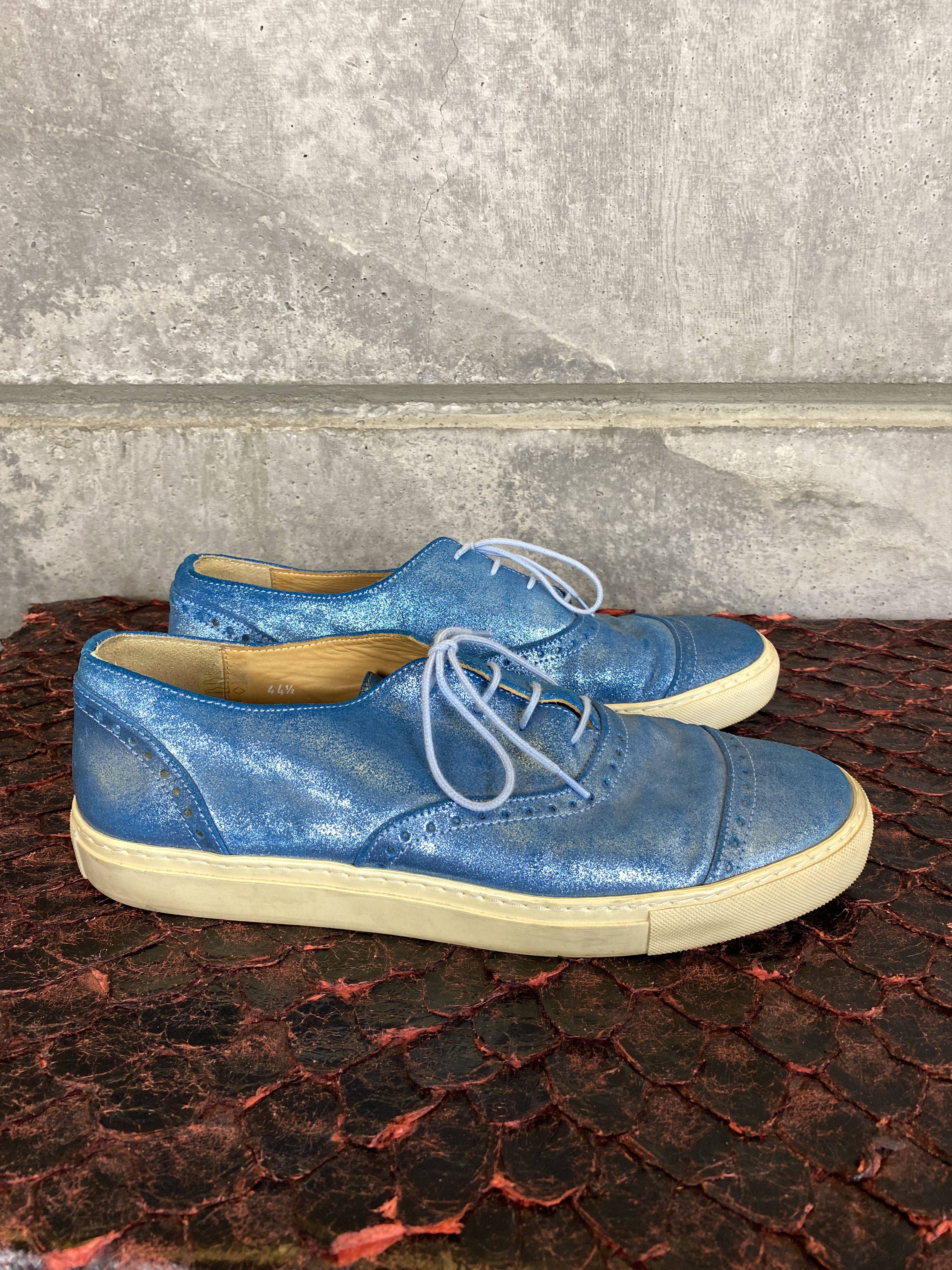 COMME DES GARCONS SHIRT METALLIC BLUE WINGTIP SNEAKER