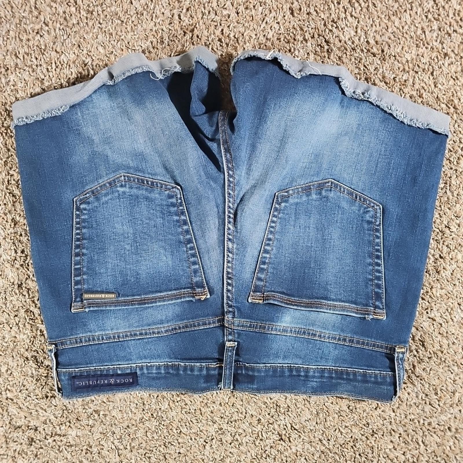 Rock & Republic Rock & Republic Bumpershoot Sz 12 Jean Shorts Size 34" / US 12 / IT 48 - 5 Thumbnail
