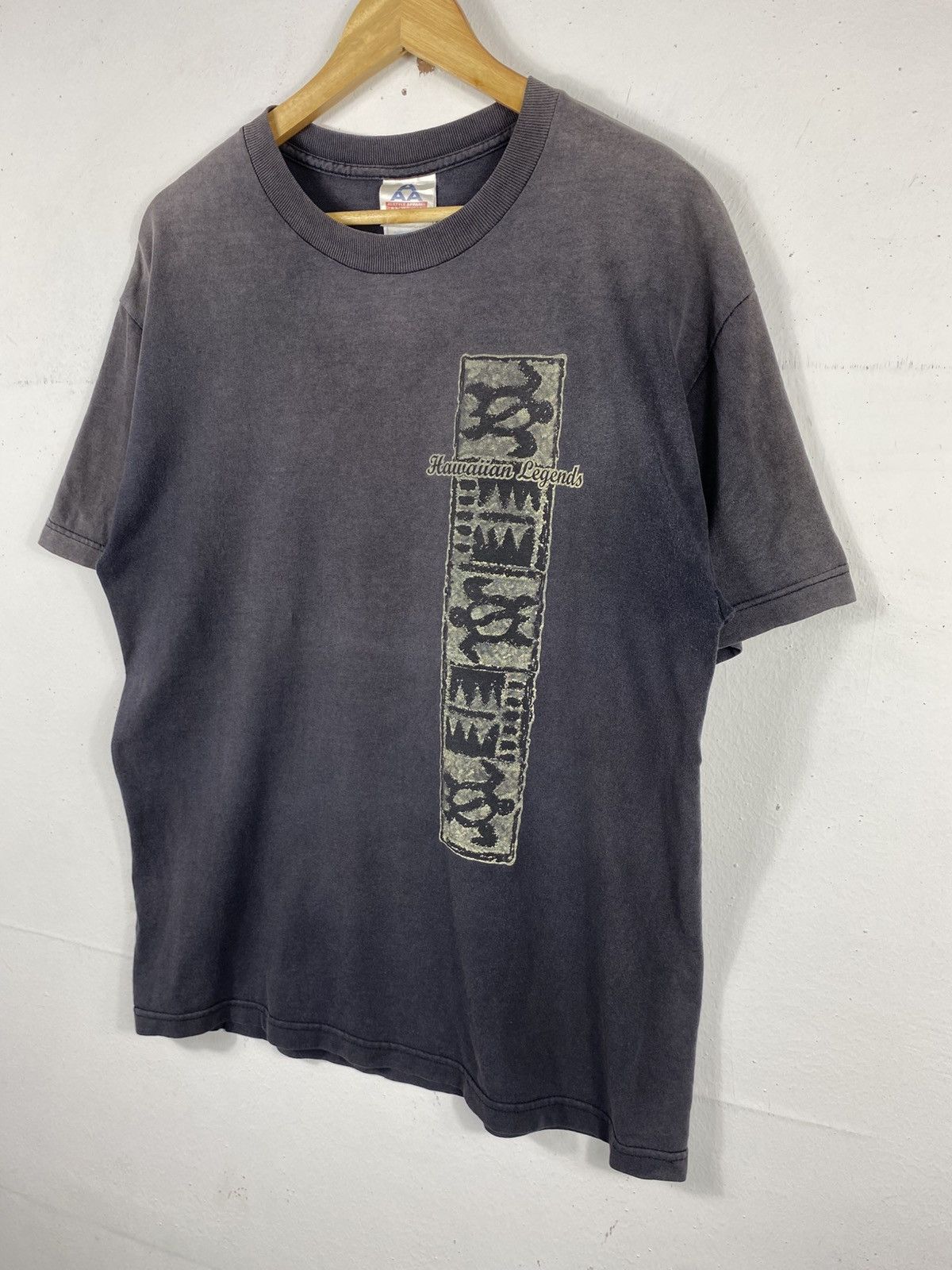Vintage Vintage 90s Hawaiian Legends Distressed Faded T-Shirt Size US L / EU 52-54 / 3 - 7 Thumbnail