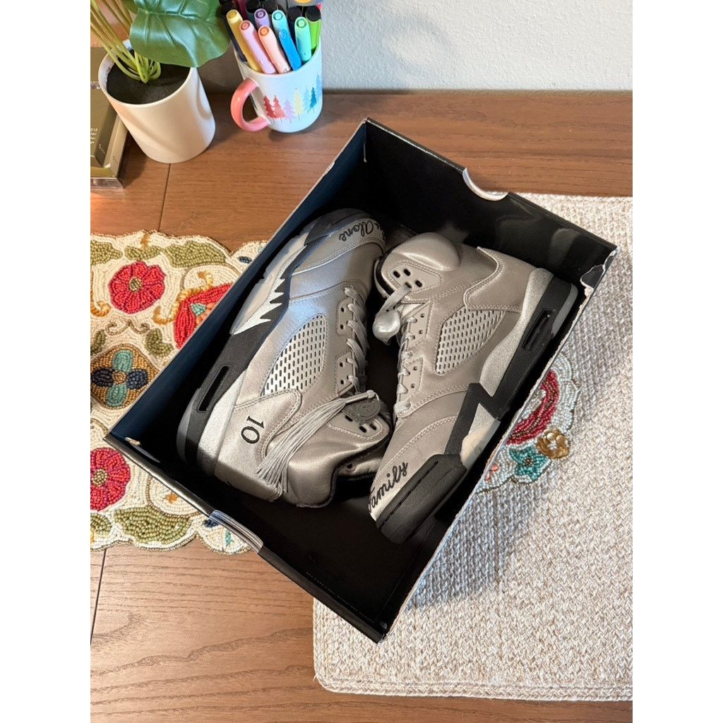 Jordan Brand × Nike Women's Jordan 5 Retro Wings Medium Grey Black Silver Size US 9 / IT 39 - 7 Thumbnail
